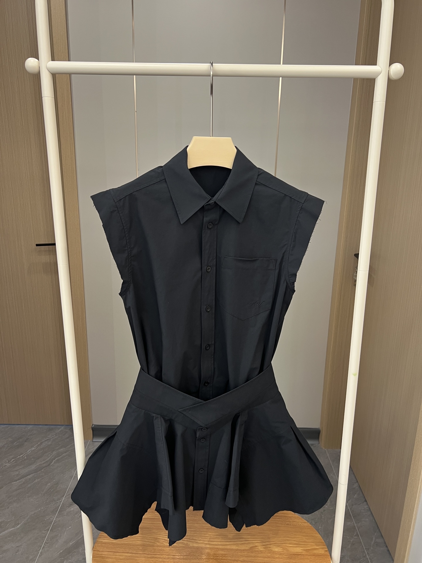 Custom-Made P690 Shirt Fit for a Queen: Fine Cotton, Unique Style - 图片 1