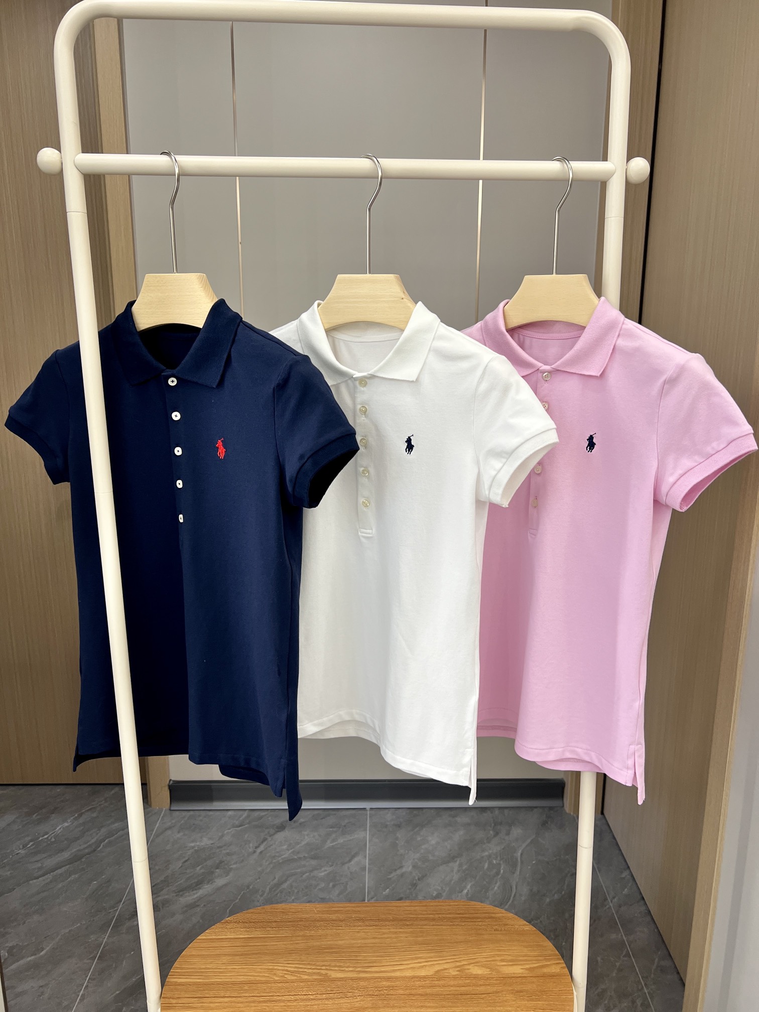 🛒现货发‼️拉夫*系列

超好看的拉夫polo上衣
经典高尔夫系列
采用高级的棉感面料
亲肤透气微弹力 