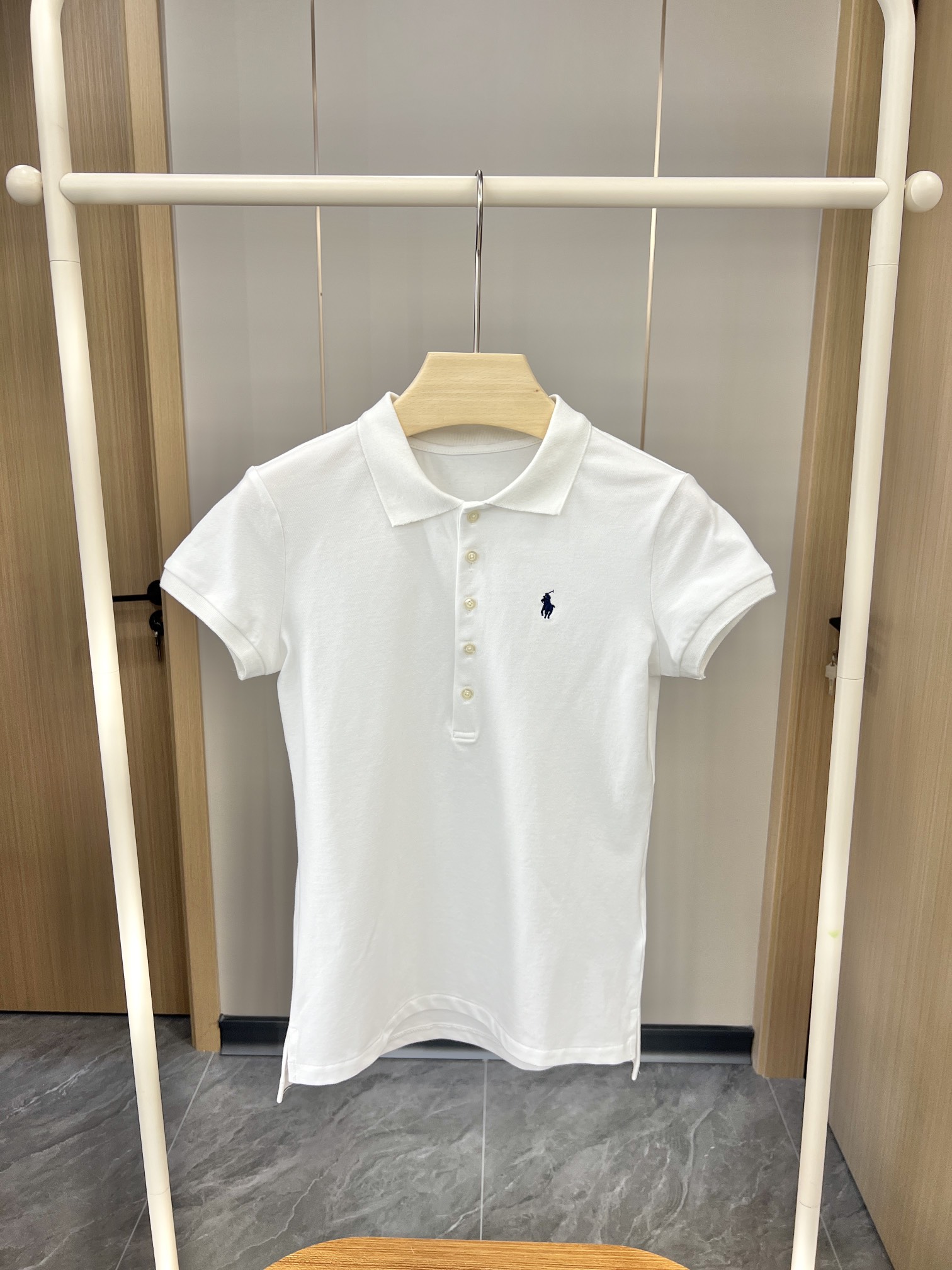 “Lavpolo Women’s Golf Shirt: Classic Design in High-Quality Cotton, One-Size-Fits-All”