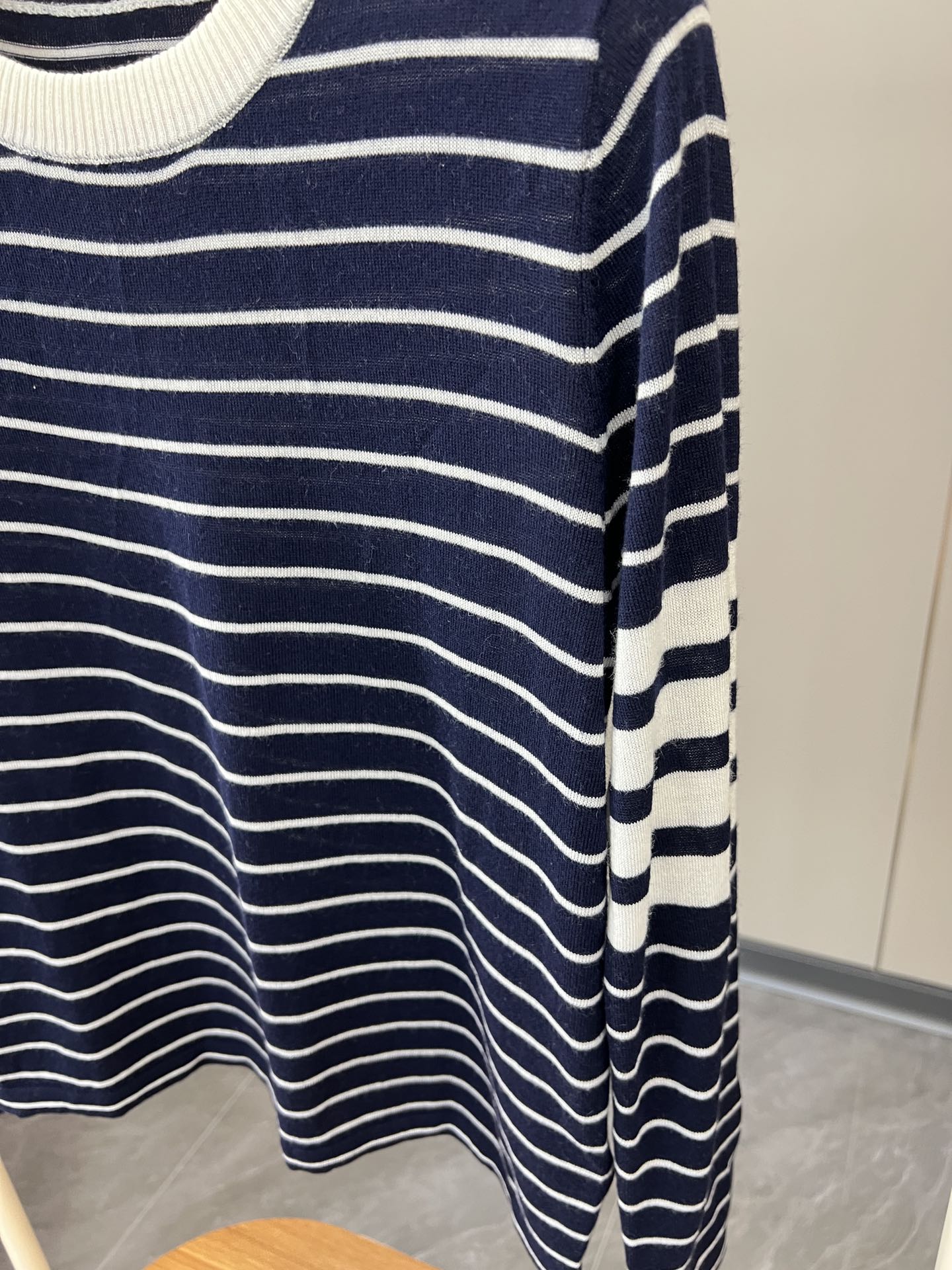 New Packaging for P437 Original Hard-Core Women’s Suit with Classic Stripe Elements - 图片 4