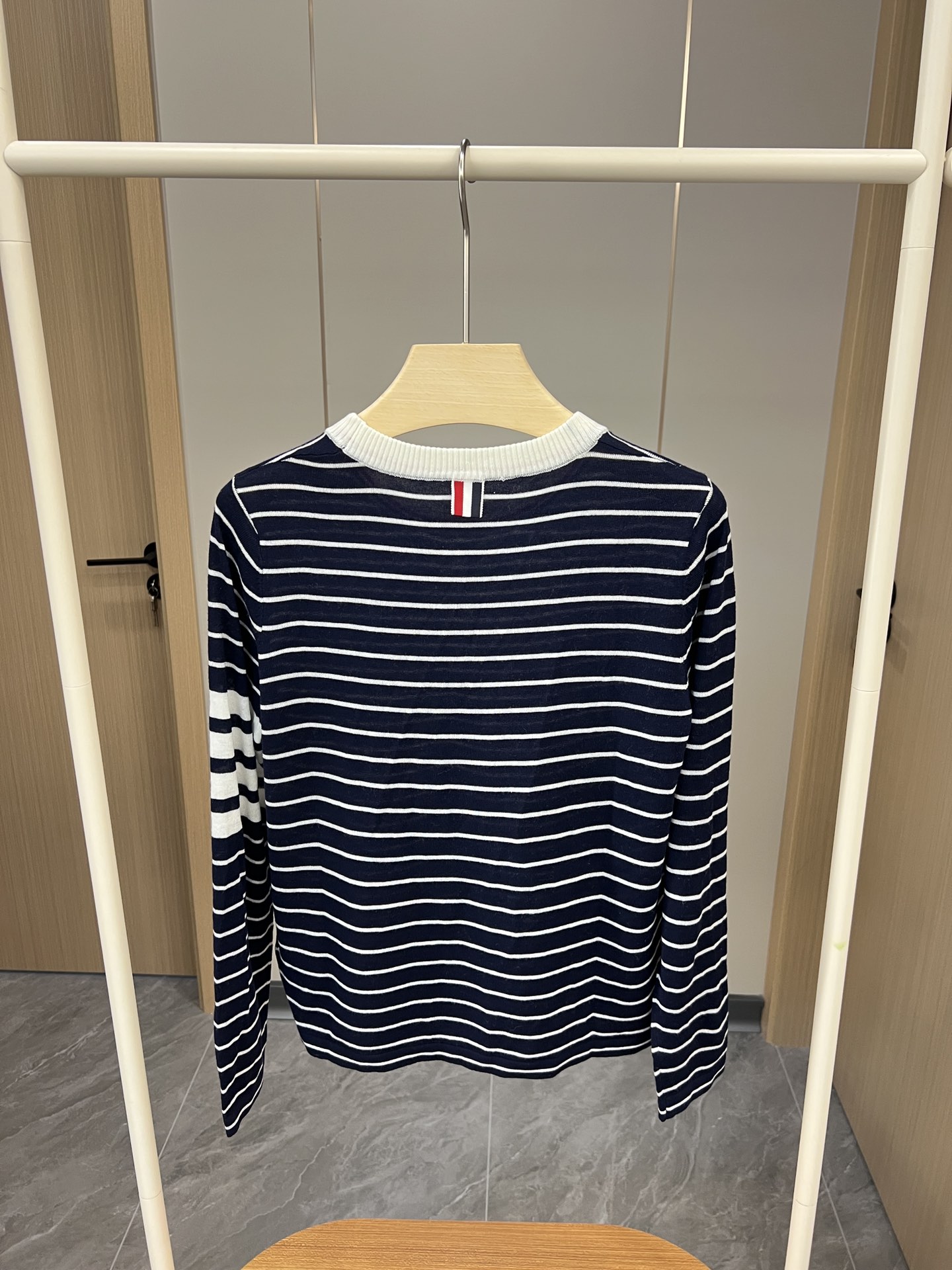 New Packaging for P437 Original Hard-Core Women’s Suit with Classic Stripe Elements - 图片 6