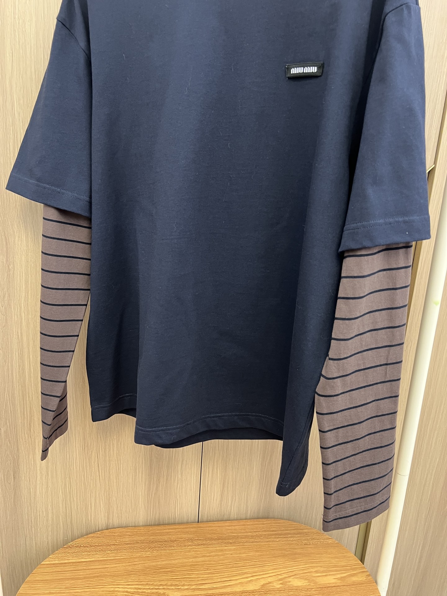 🛒现货发‼️M1u 早秋～

就真的很百搭的款式
这种T拿出来都不会过时
都是元版开发的纯棉面料🧵
非常