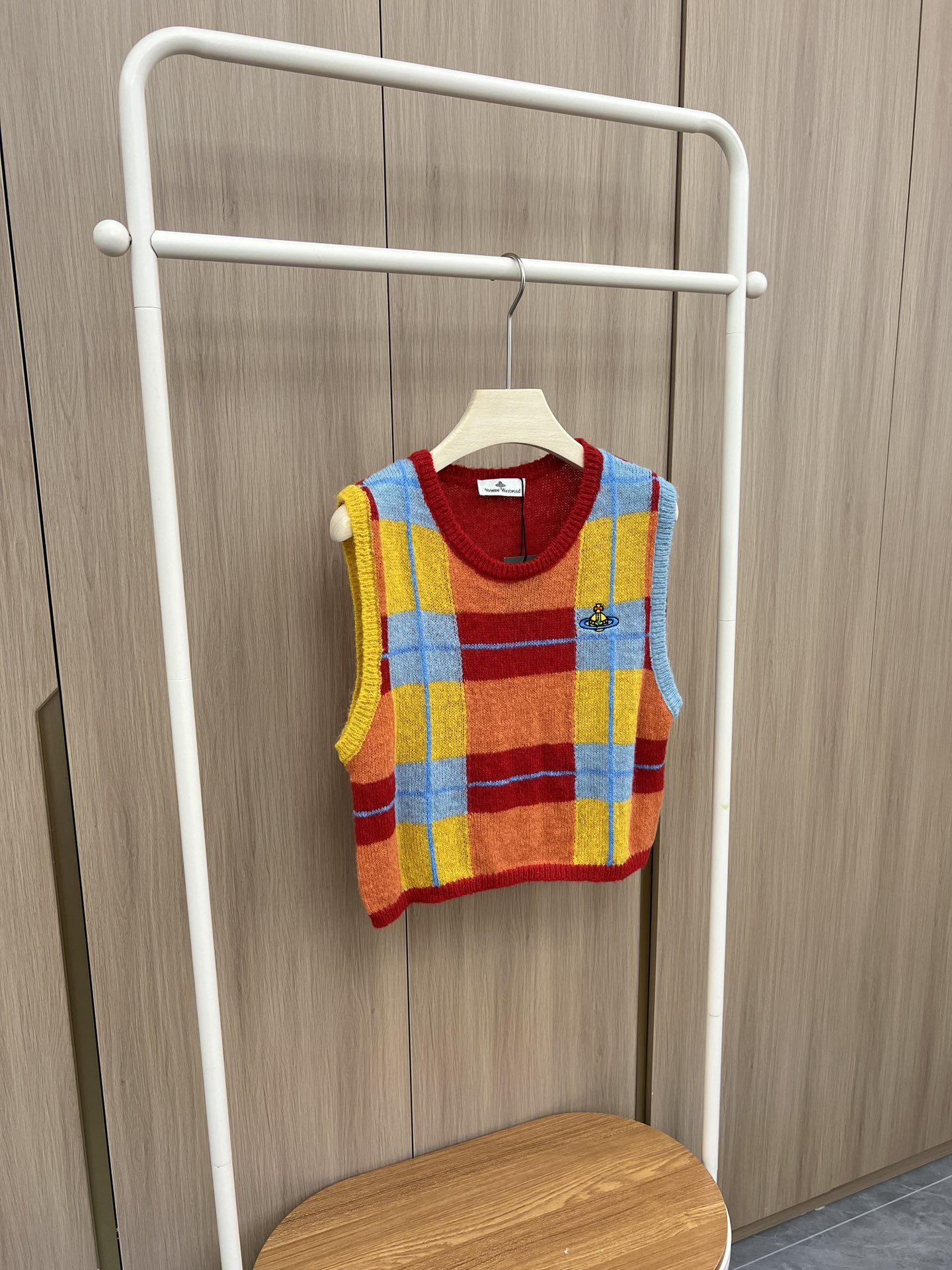“Dynamic P444 Vest for Leisurely and Stylish Bad Girls: A Sweet Dopamine Twist” - 图片 1