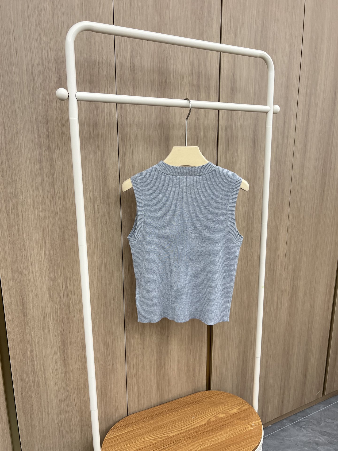 Title: P504 Single-Size Female Vest and Shirt in Pure Color Tone with Light Knitted Fabric, Advanced 4 Color Details. - 图片 6