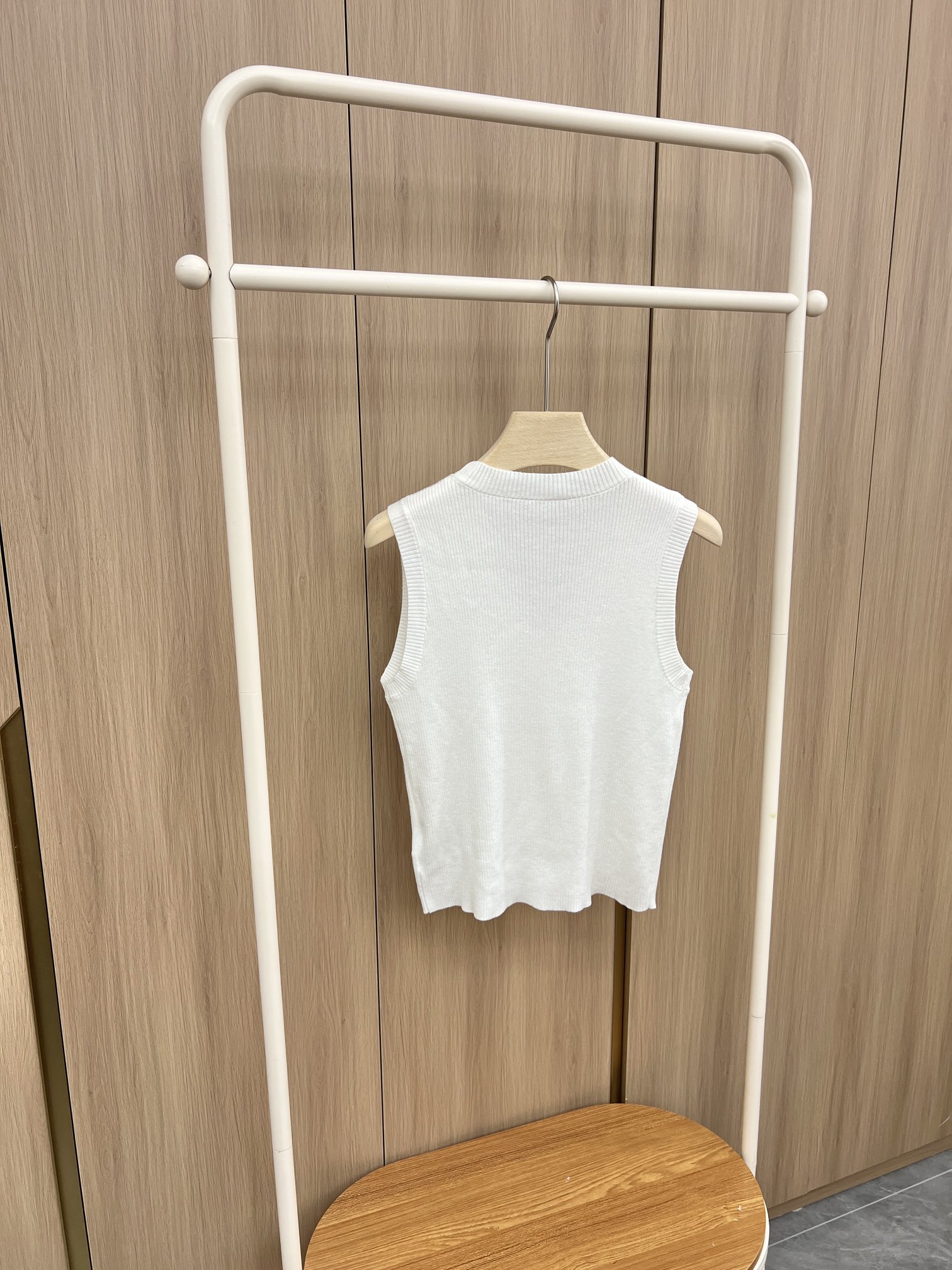 “Female Single-Size Vest and Shirt in Pure Color Tone with Light Knitted Fabric – Product Details” - 图片 6