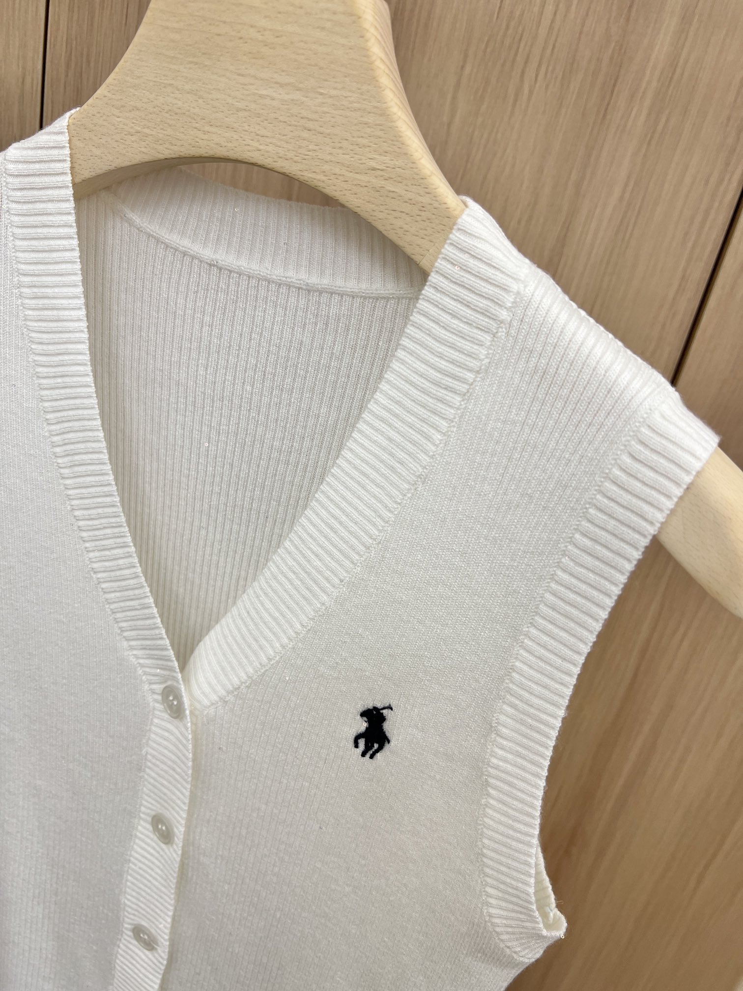 “Female Single-Size Vest and Shirt in Pure Color Tone with Light Knitted Fabric – Product Details” - 图片 3