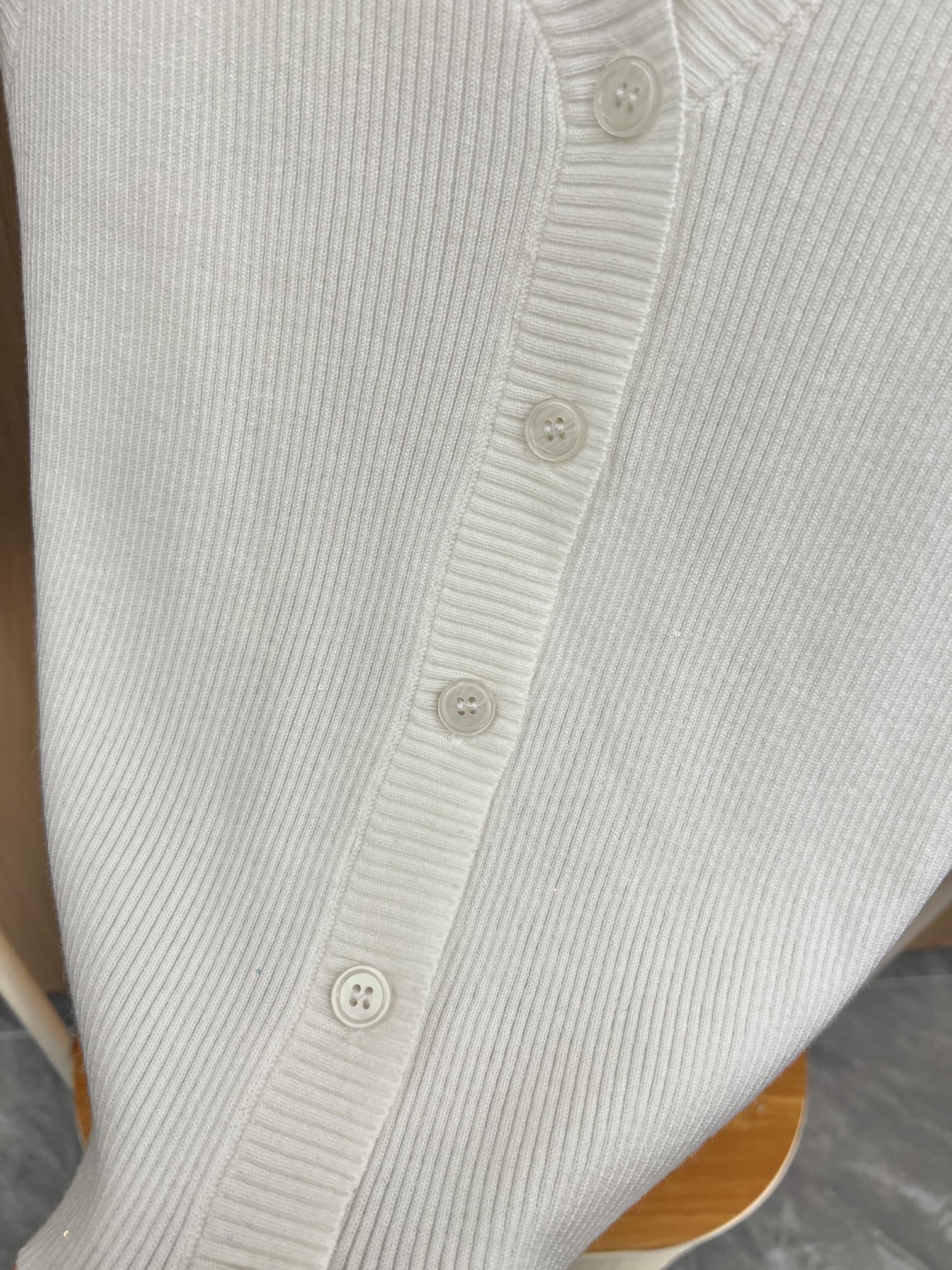 “Female Single-Size Vest and Shirt in Pure Color Tone with Light Knitted Fabric – Product Details” - 图片 4