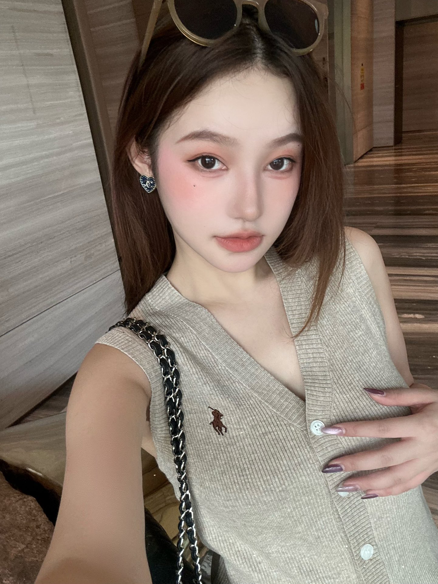 oatmeal vest ootd