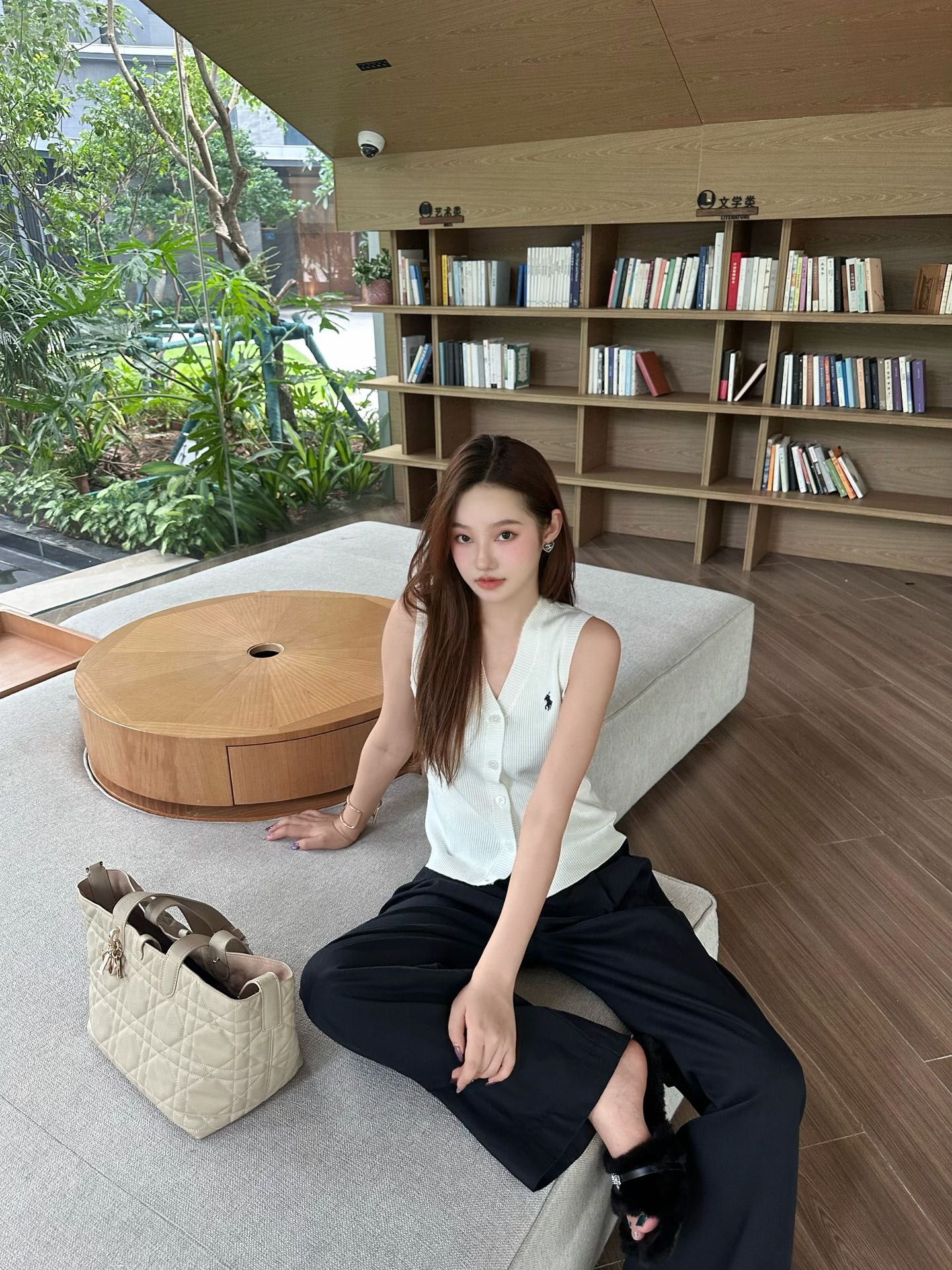 white vest ootd - 图片 2