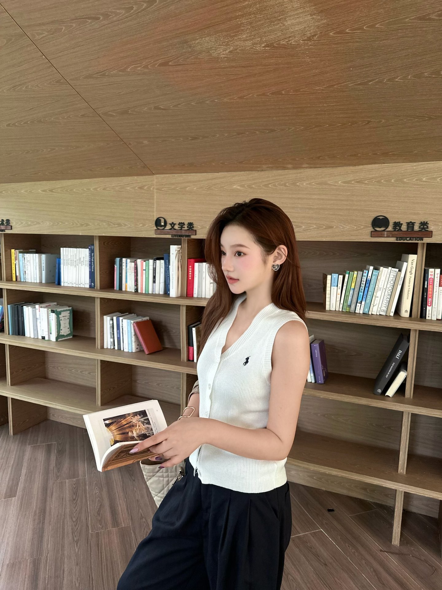 white vest ootd - 图片 5