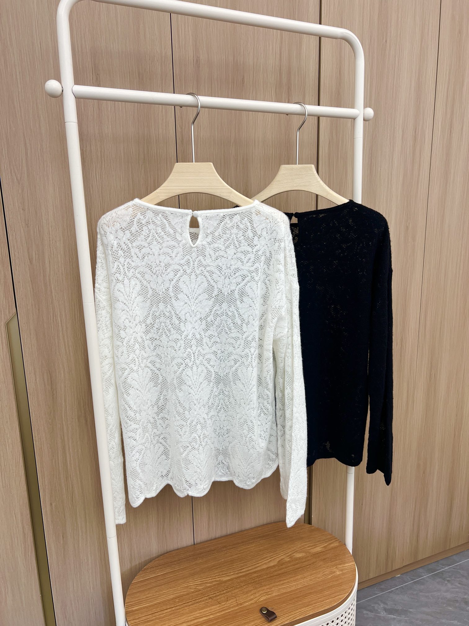 🛒新品上架‼️早秋提花羊绒针织衫

自带仙气秋季新品 
羊绒蕾丝肌理感提花温婉气质上衣
选用单股120支