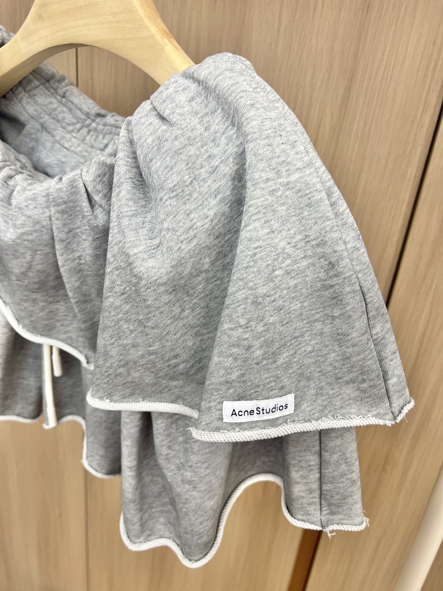 🛒新品上架‼️Ac*ne 早秋系列

元版购入定制的卫衣面料
喷色工艺 不对称蛋糕裙
完全对版做哈
辣妹