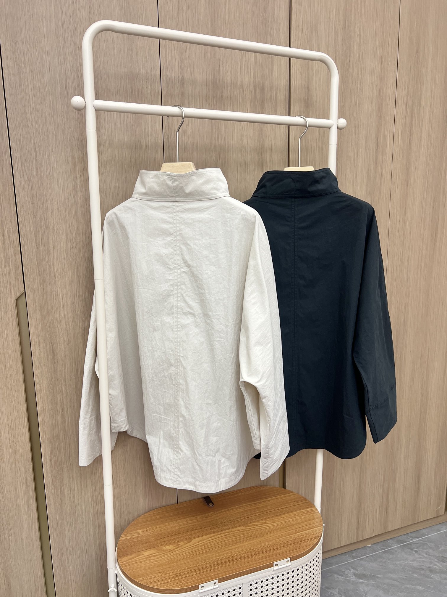 🛒新品上架‼️Tot*eme早秋系列超好看的轻薄型夹克风衣外套早秋穿搭真的太合适了宽松廓形爱了爱了 简约