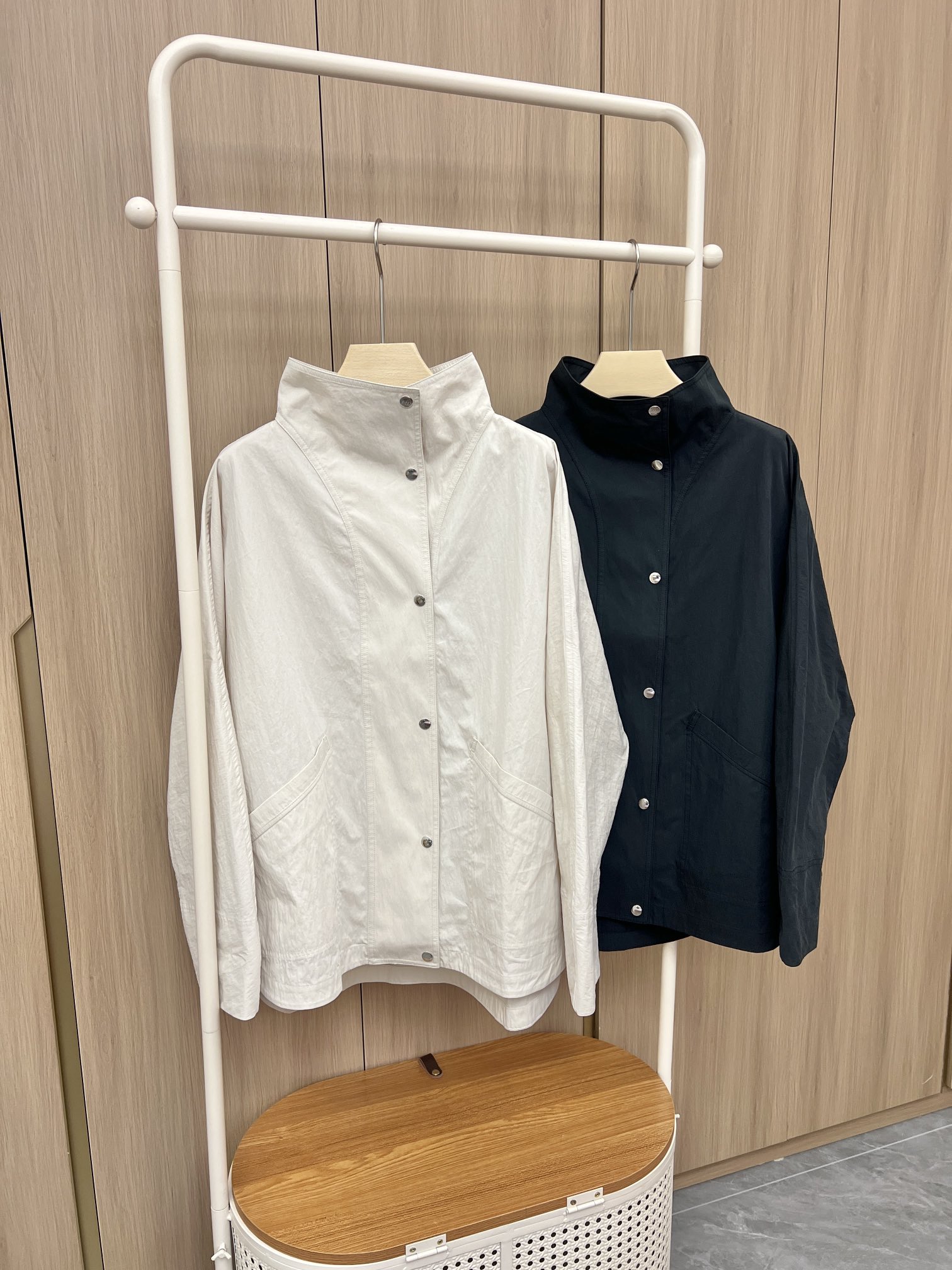 🛒新品上架‼️Tot*eme早秋系列超好看的轻薄型夹克风衣外套早秋穿搭真的太合适了宽松廓形爱了爱了 简约