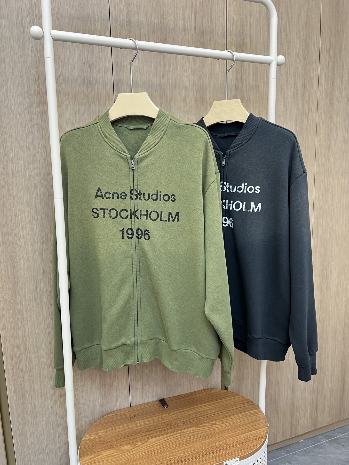 🛒新品上架‼️Ac*ne 秋冬系列AC无法抗拒的1996卫衣～一件衣服的复杂程度：马骝喷色+手工磨破+做