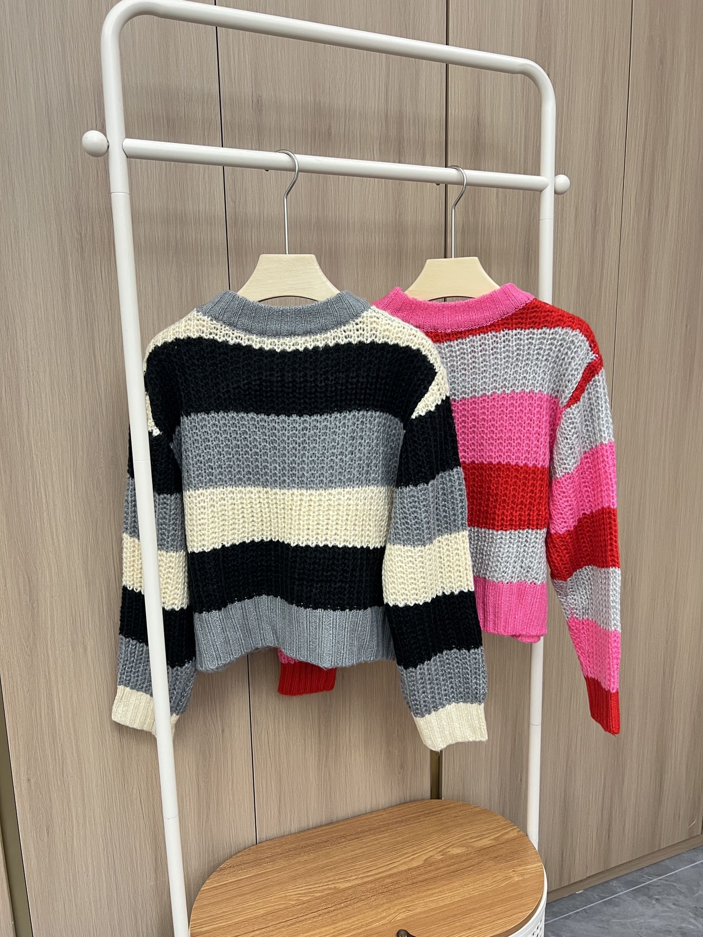 🛒新品上架‼️土星🪐Vivienne秋冬日本限定系列拼色毛衣今年的西太后开挂啦好多好看的衣服呢拼色宽松廓