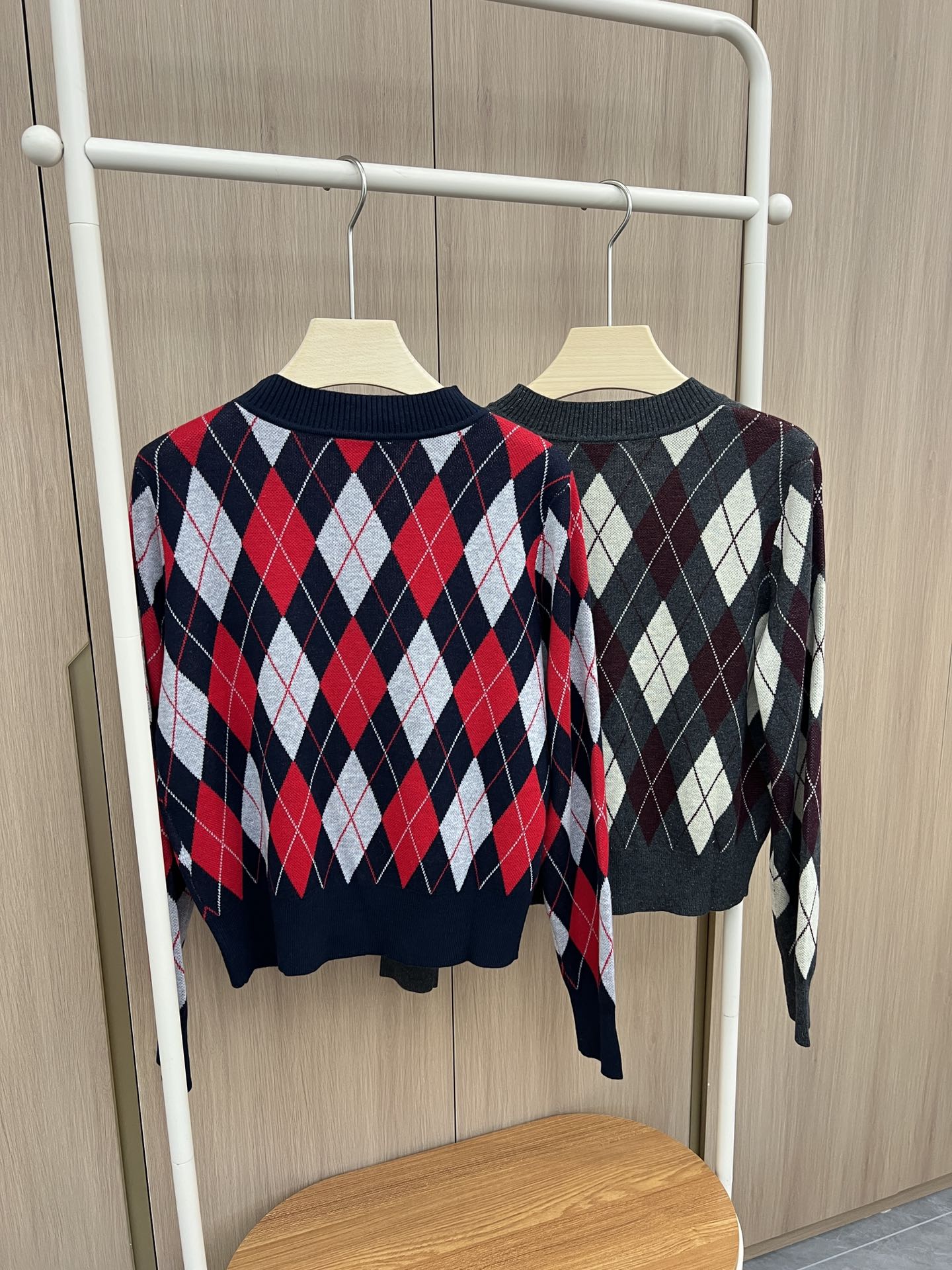 🛒新品上架‼️西太后🪐Vivienne秋冬今年的西太后真的开挂啦出了好多毛织 款款入人心呢这款针织开衫 