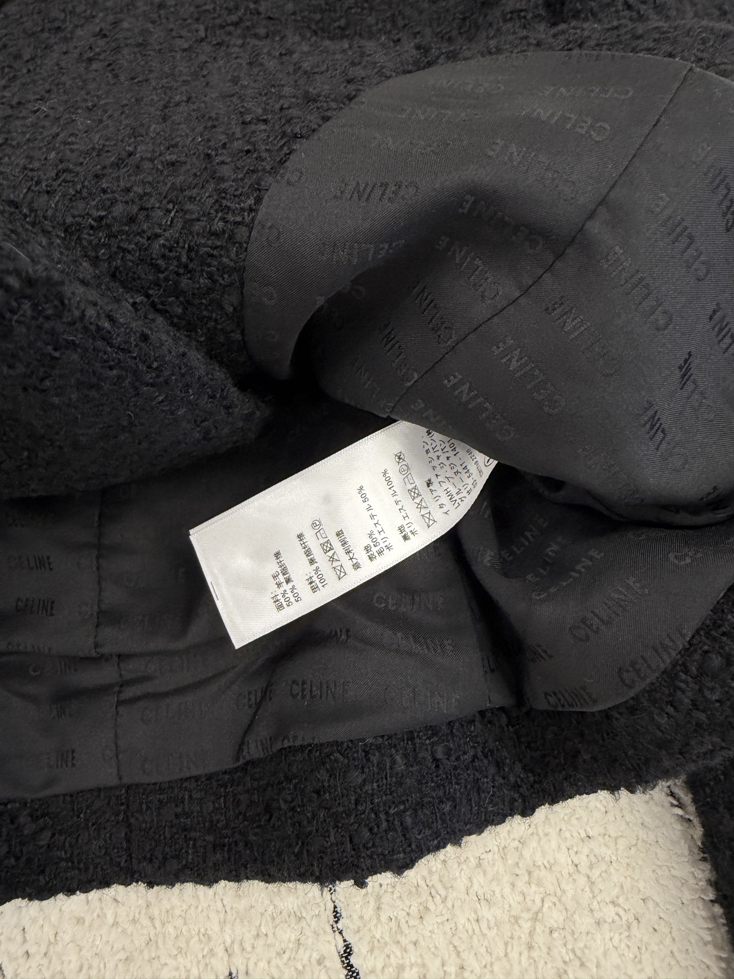 🛒爆款订货‼️Ce 26ss早春系列超美啊这款 刘诗诗同款外套采用经典的粗纺羊毛面料这款双排扣金属装饰设