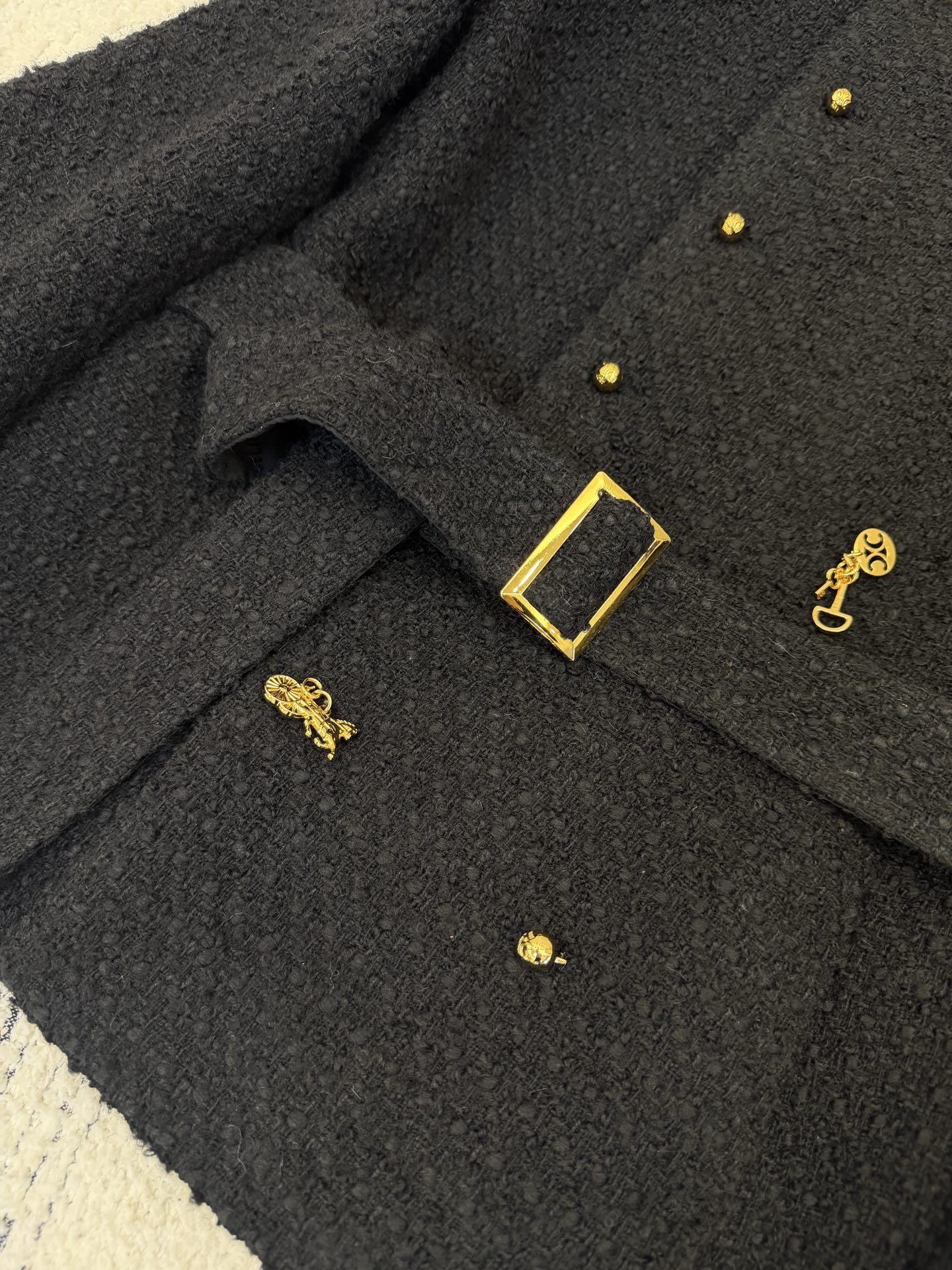 🛒爆款订货‼️Ce 26ss早春系列超美啊这款 刘诗诗同款外套采用经典的粗纺羊毛面料这款双排扣金属装饰设