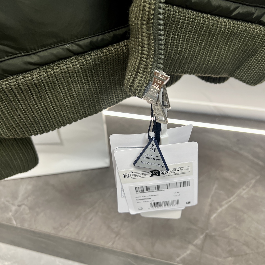 羽绒上新️Moncler24年新款Cardigan条纹立领羊毛拼接羽绒服白色细节鼎️鼎️鼎2024新款立