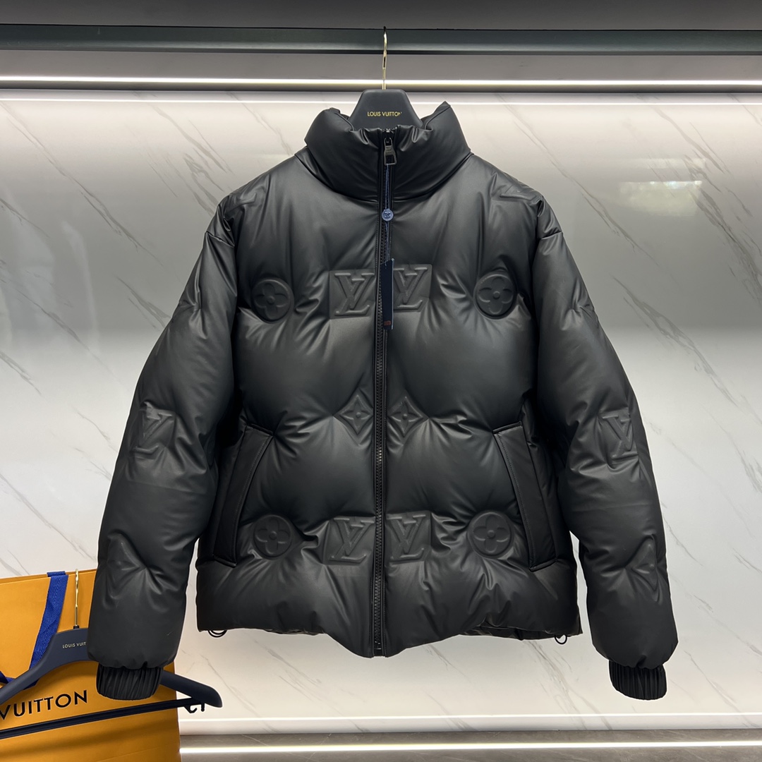 Plumón premium⬆️Louis Vuitton 23FW chaqueta acolchada de nailon técnico con estampado MONOGRAM en relieve. Esta chaquet…