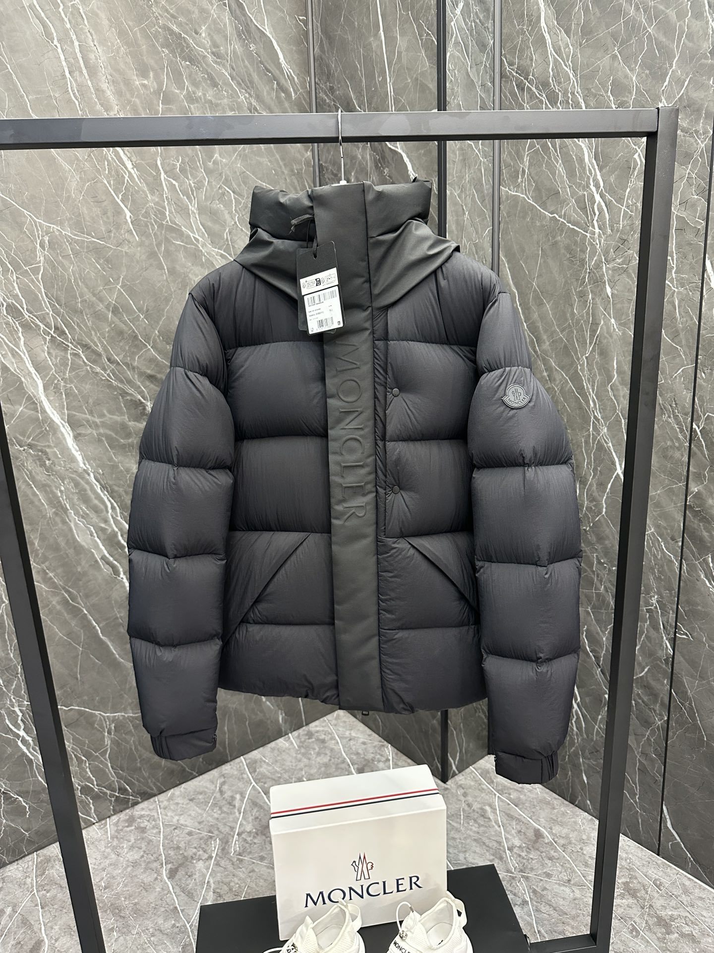 特级王者⬆️Moncler Madeira 黑武士 短款男士羽绒服夹克外套(⚠️我的货你拿去对比全网,输