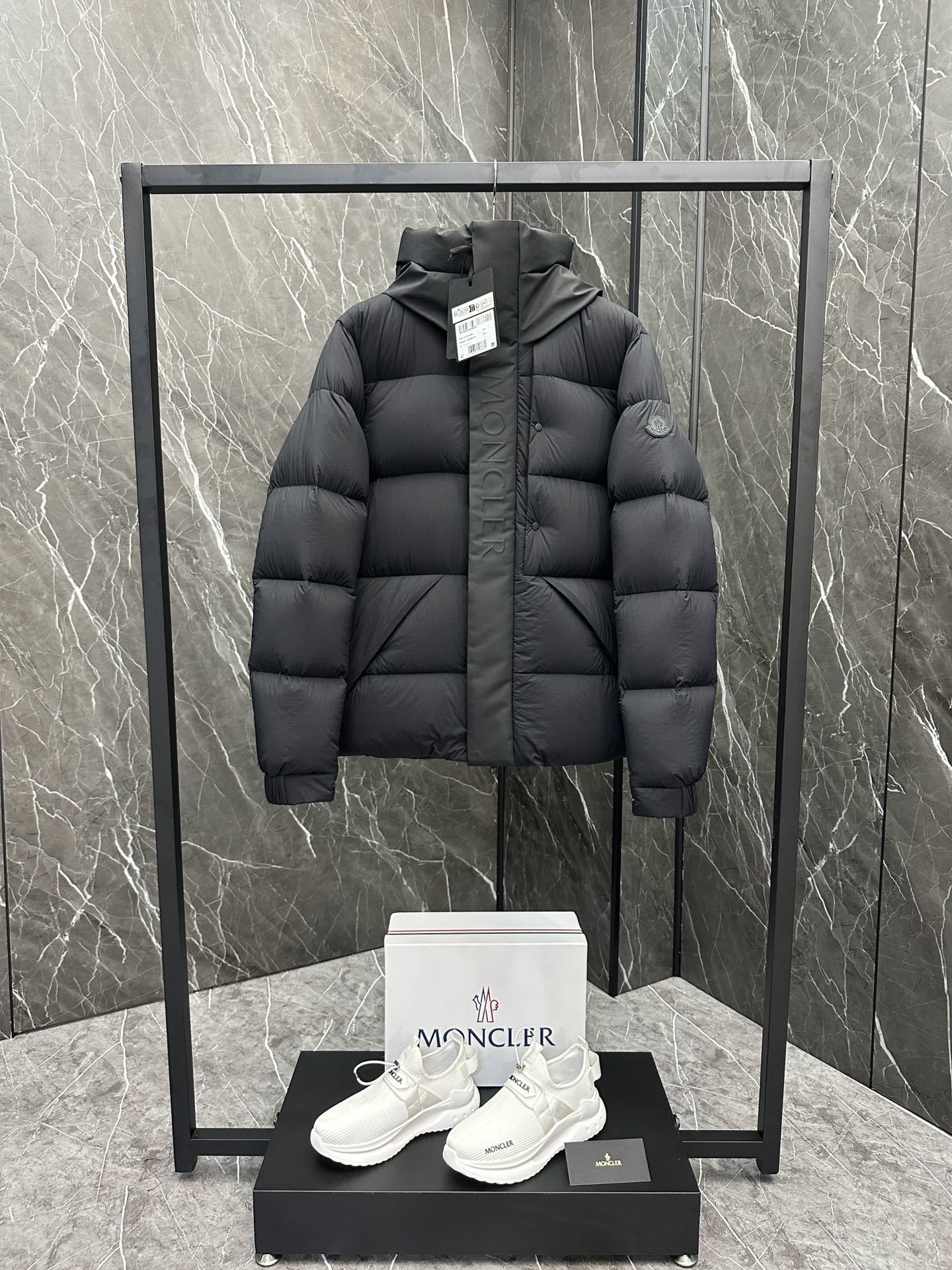 特级王者⬆️Moncler Madeira 黑武士 短款男士羽绒服夹克外套(⚠️我的货你拿去对比全网,输