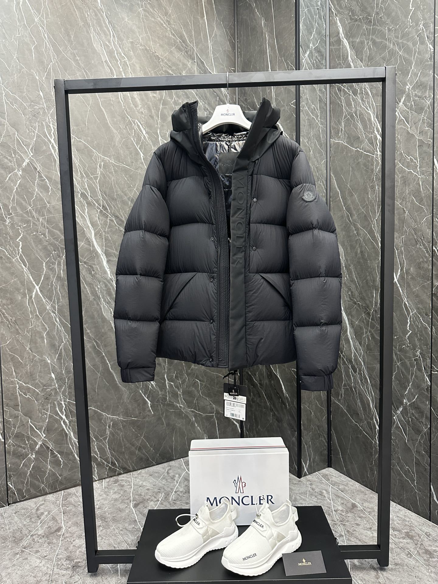 特级王者⬆️Moncler Madeira 黑武士 短款男士羽绒服夹克外套(⚠️我的货你拿去对比全网,输