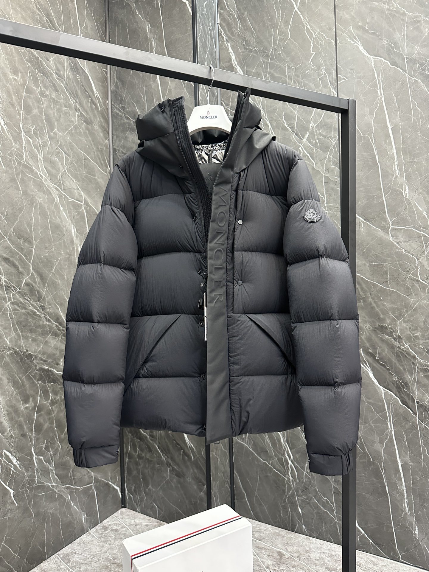 特级王者⬆️Moncler Madeira 黑武士 短款男士羽绒服夹克外套(⚠️我的货你拿去对比全网,输