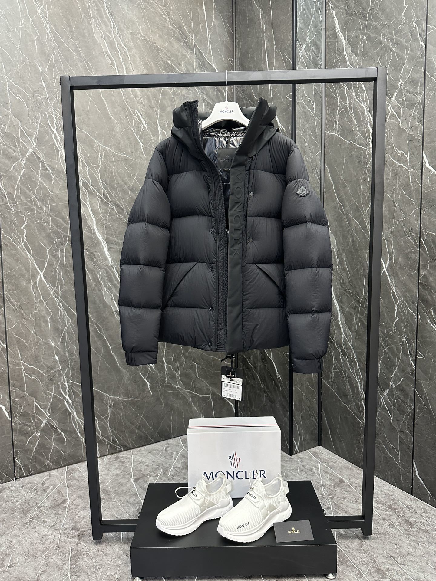 特级王者⬆️Moncler Madeira 黑武士 短款男士羽绒服夹克外套(⚠️我的货你拿去对比全网,输
