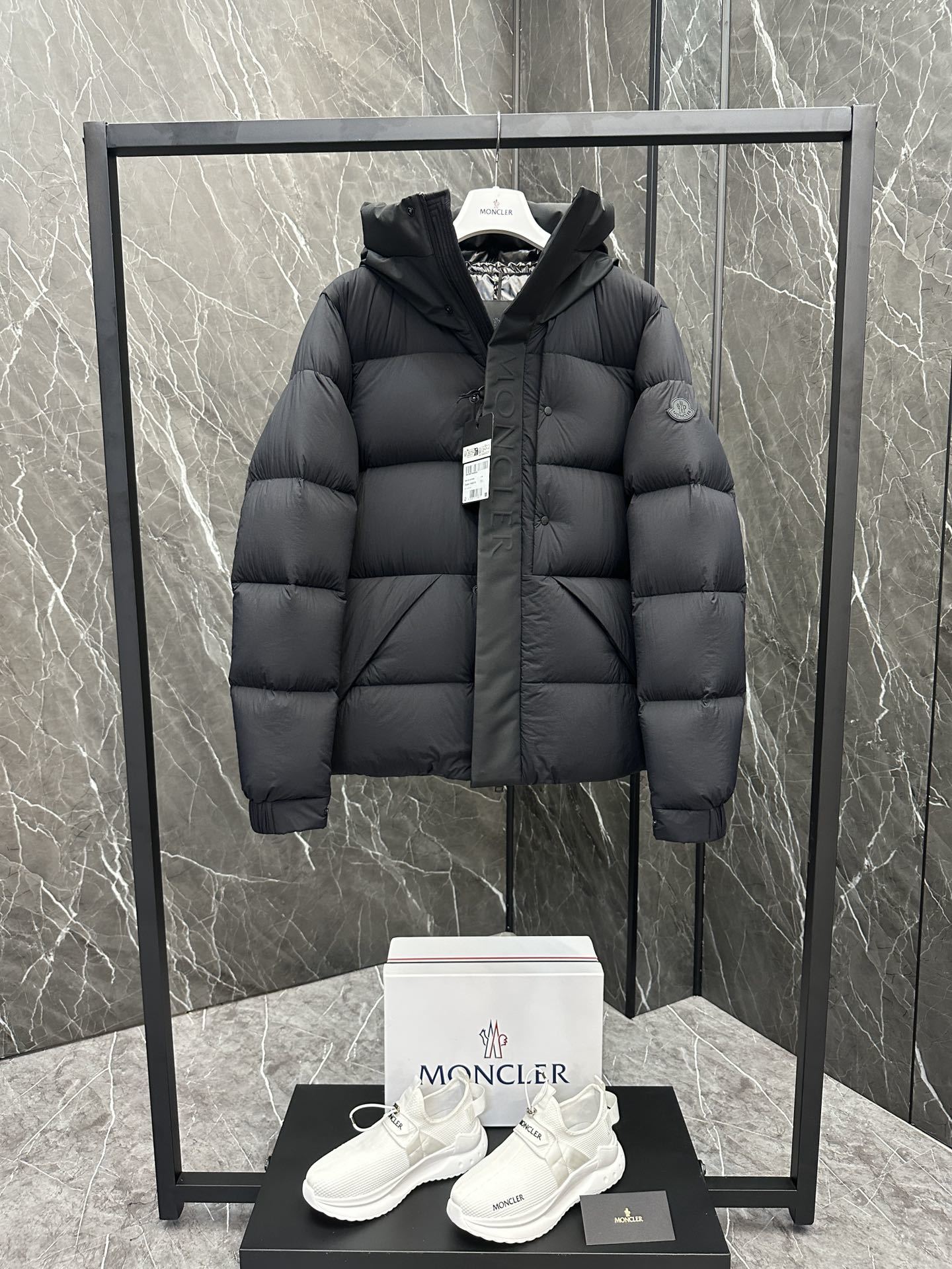 特级王者⬆️Moncler Madeira 黑武士 短款男士羽绒服夹克外套(⚠️我的货你拿去对比全网,输