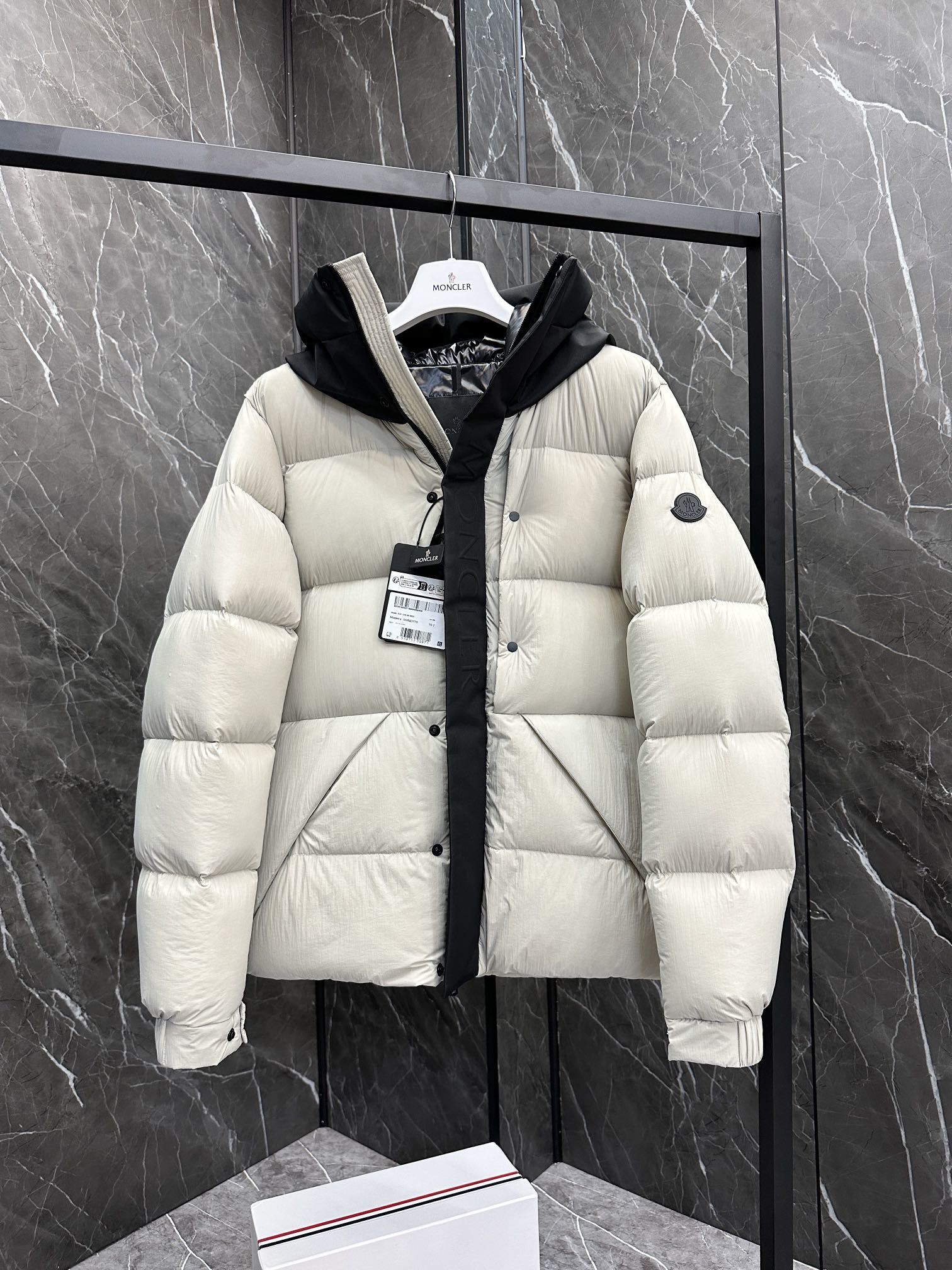 特级王者⬆️Moncler Madeira黑武士 短款男士羽绒服夹克外套(⚠️我的货你拿去对比全网,输了