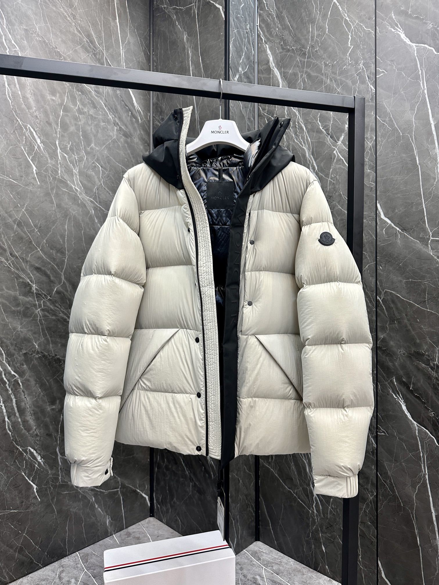特级王者⬆️Moncler Madeira黑武士 短款男士羽绒服夹克外套(⚠️我的货你拿去对比全网,输了