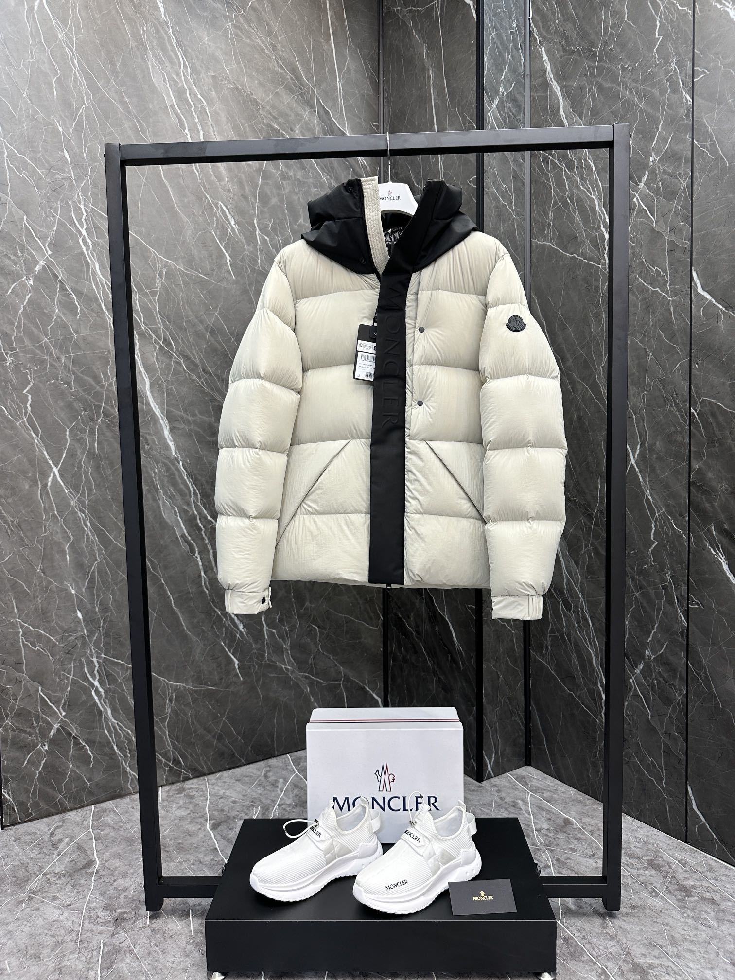 特级王者⬆️Moncler Madeira黑武士 短款男士羽绒服夹克外套(⚠️我的货你拿去对比全网,输了
