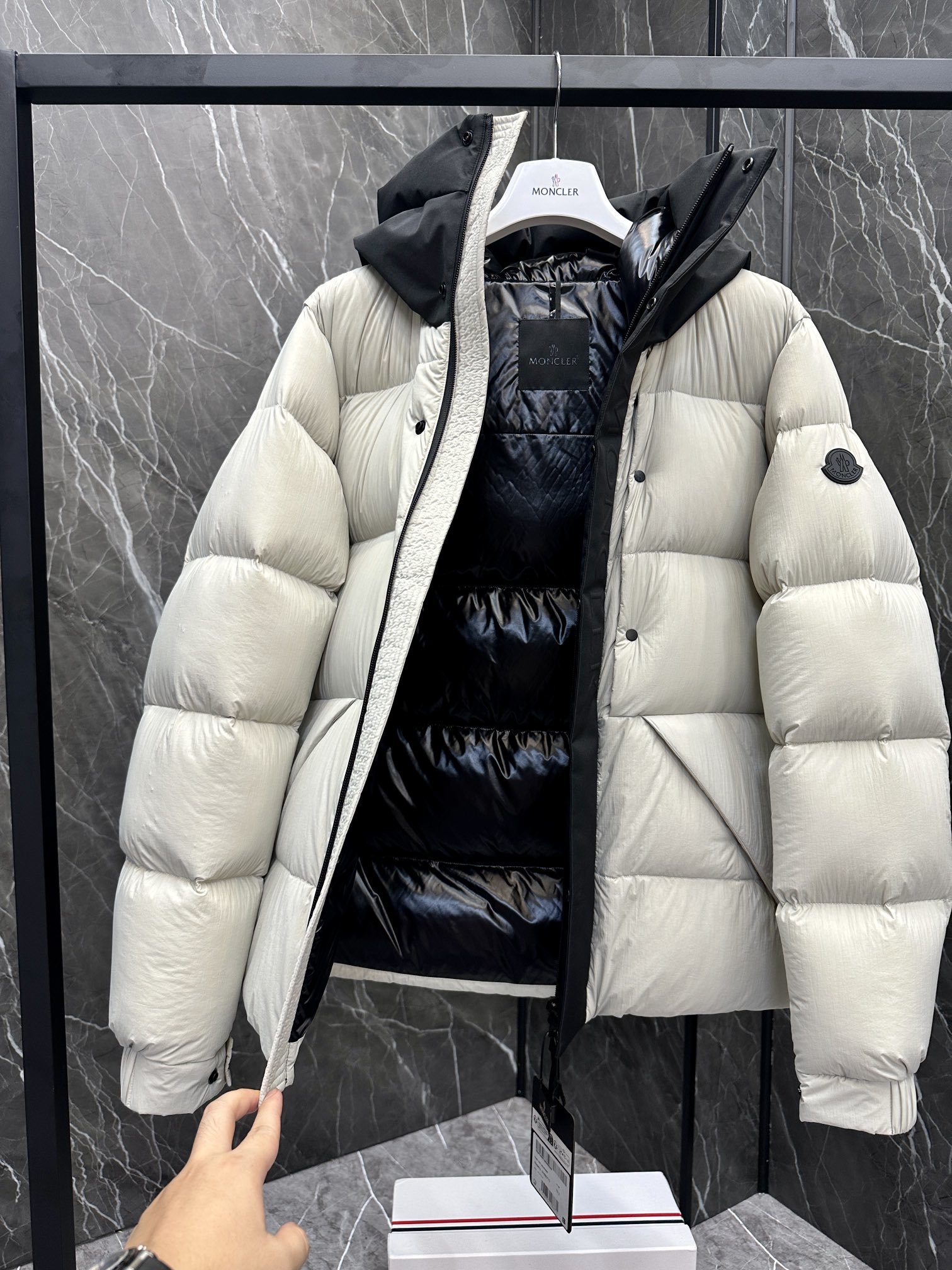 特级王者⬆️Moncler Madeira黑武士 短款男士羽绒服夹克外套(⚠️我的货你拿去对比全网,输了