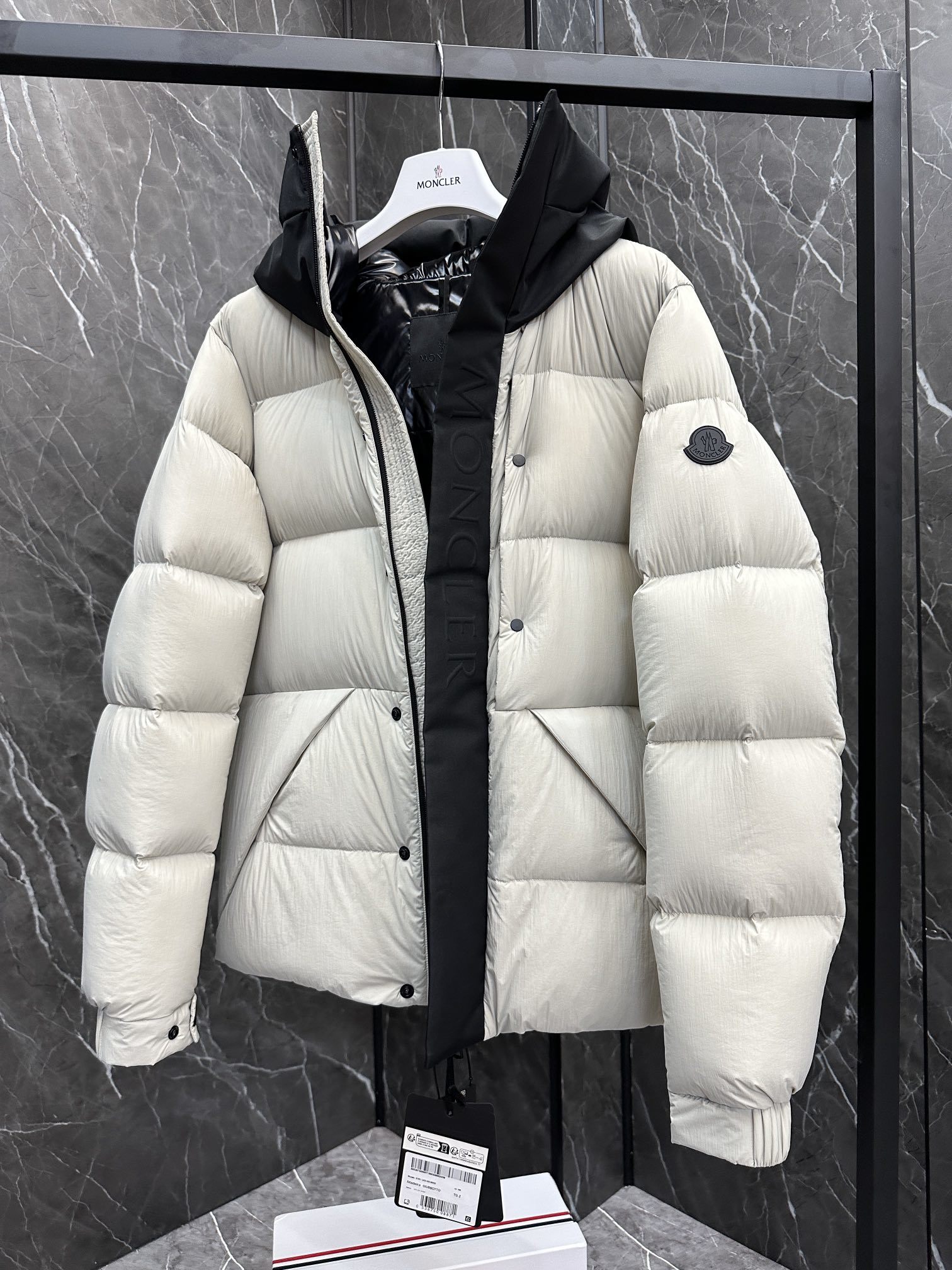 特级王者⬆️Moncler Madeira黑武士 短款男士羽绒服夹克外套(⚠️我的货你拿去对比全网,输了