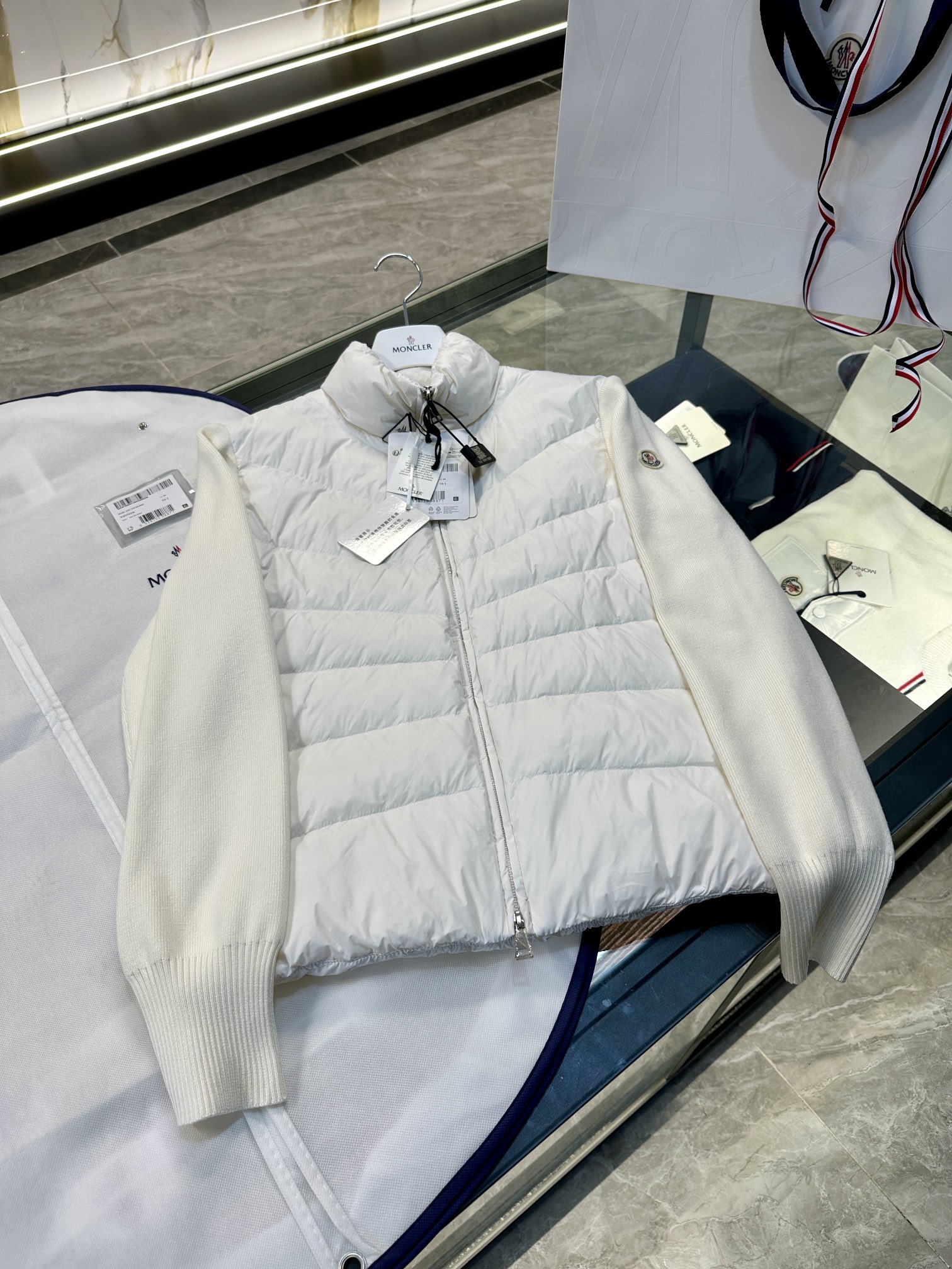 Empaque cardigan tricot chaqueta de punto de lana para mujer con forro de plumón y cuello alto. Más fotos reales. ¿Quié…