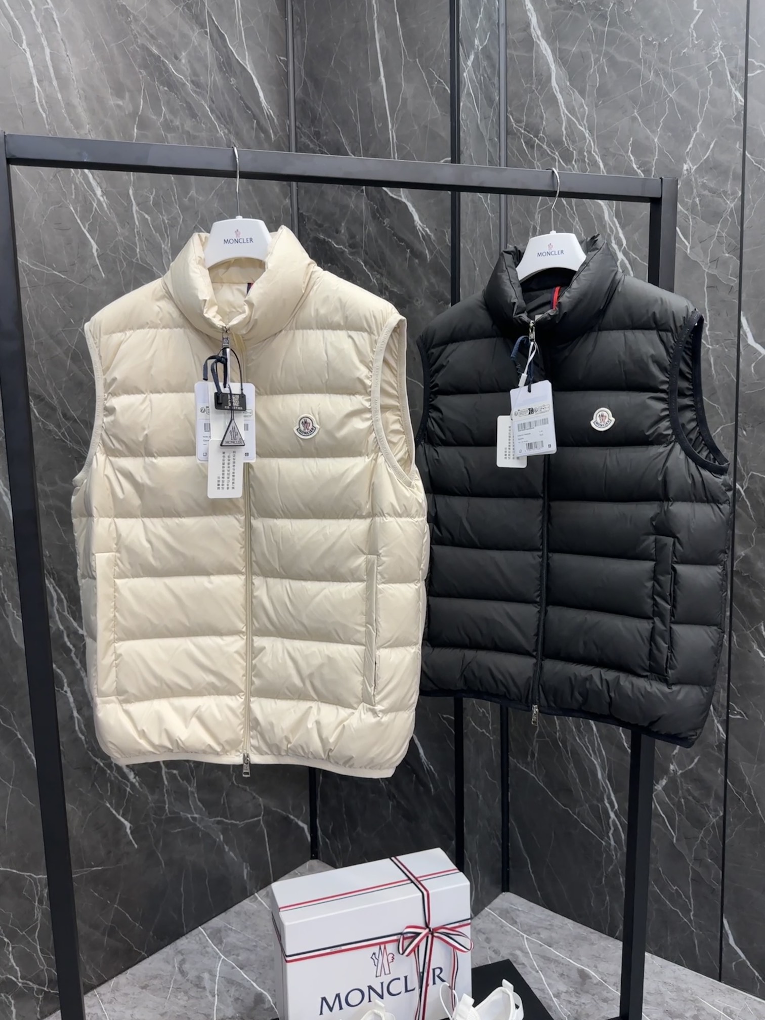 New Guangzhou Moncler Contrin Men's Down Vest. Colors: Black, Light Beige. Sizes: 1-5.-Big cat