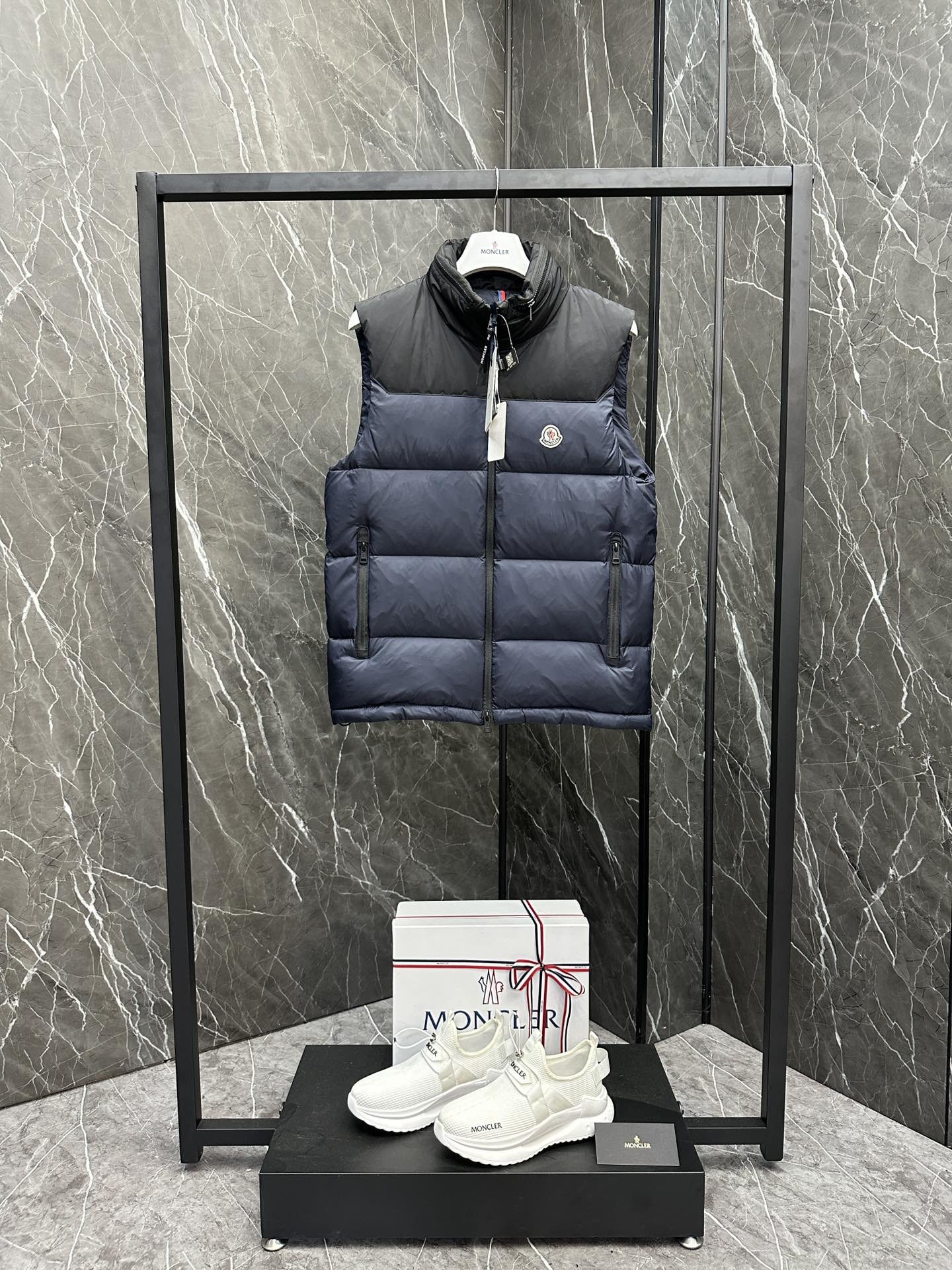New Down Arrival⬆️Moncler Ophrys Men's Short Down Vest Ophrys men's down vest is crafted with cutting-edge fabric, desi…