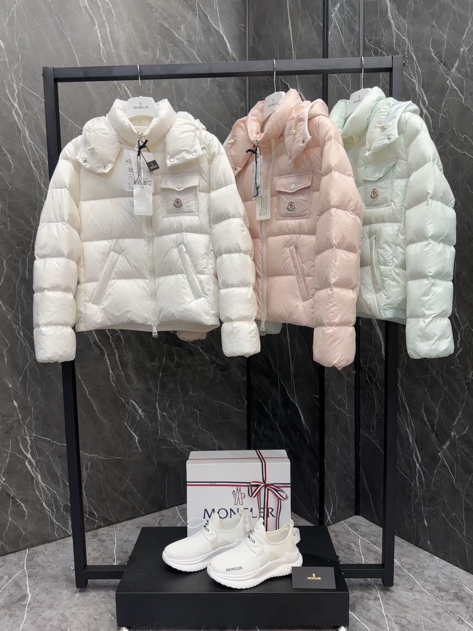Moncler秋冬新品 Andro 女士短款羽绒服夹克外套.白色/马卡龙蓝/樱花粉/奶油白 / 黑色/五色入 （奶油白 /黑色/下周出货）
