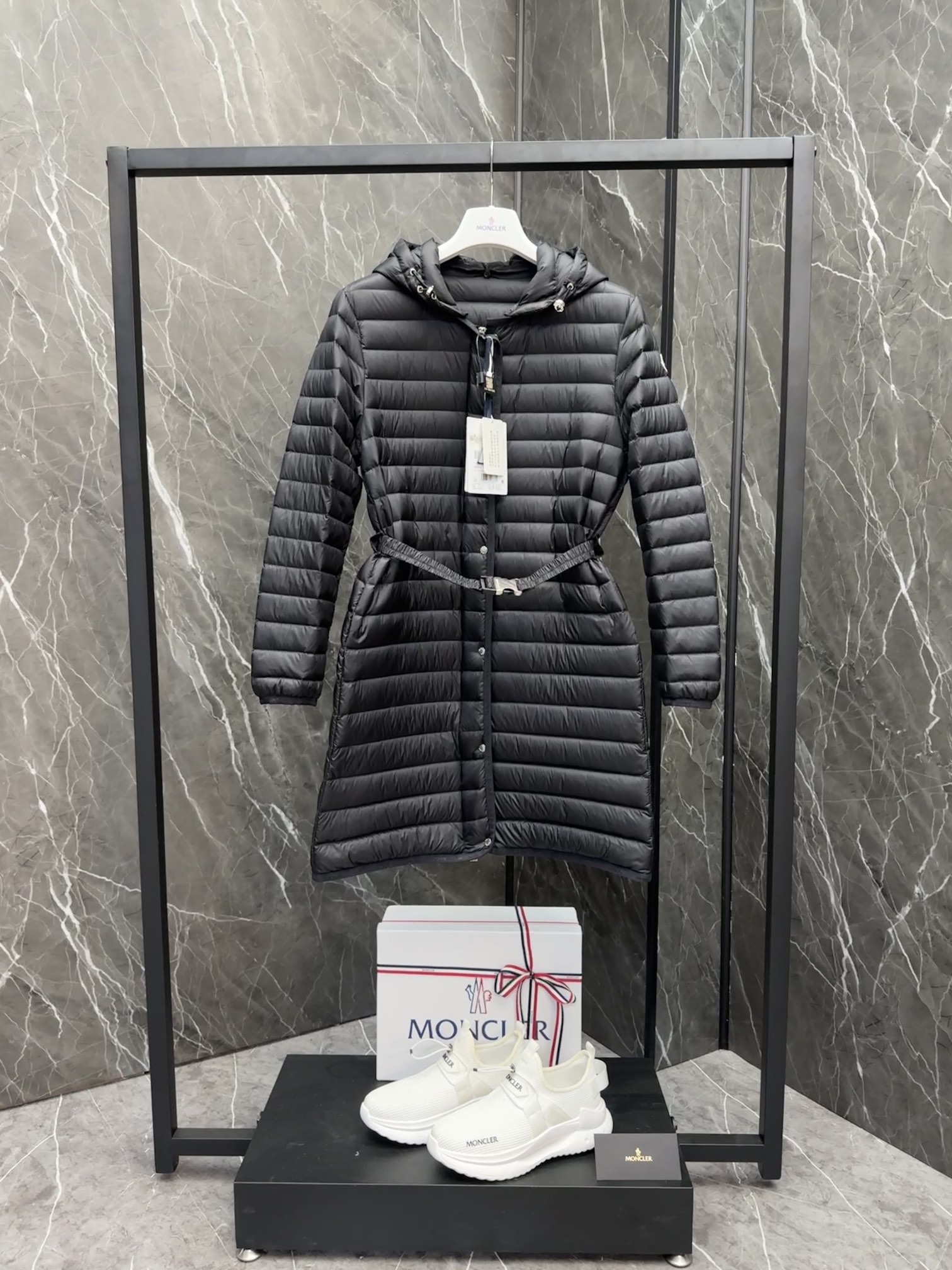Plumón premium⬆️ Chaqueta de plumón Moncler Oredonne para mujer, larga, con capucha desmontable. Relleno de plumón de p…
