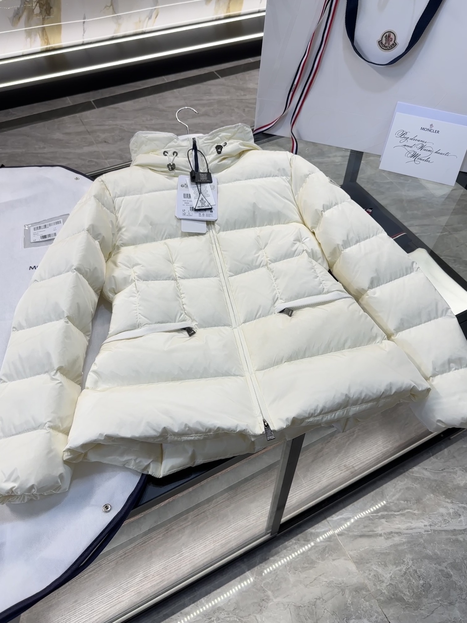 _dtZ9s6A8jrDDGgcfm6EOAKvq2Lc375SwslF-ZFQ