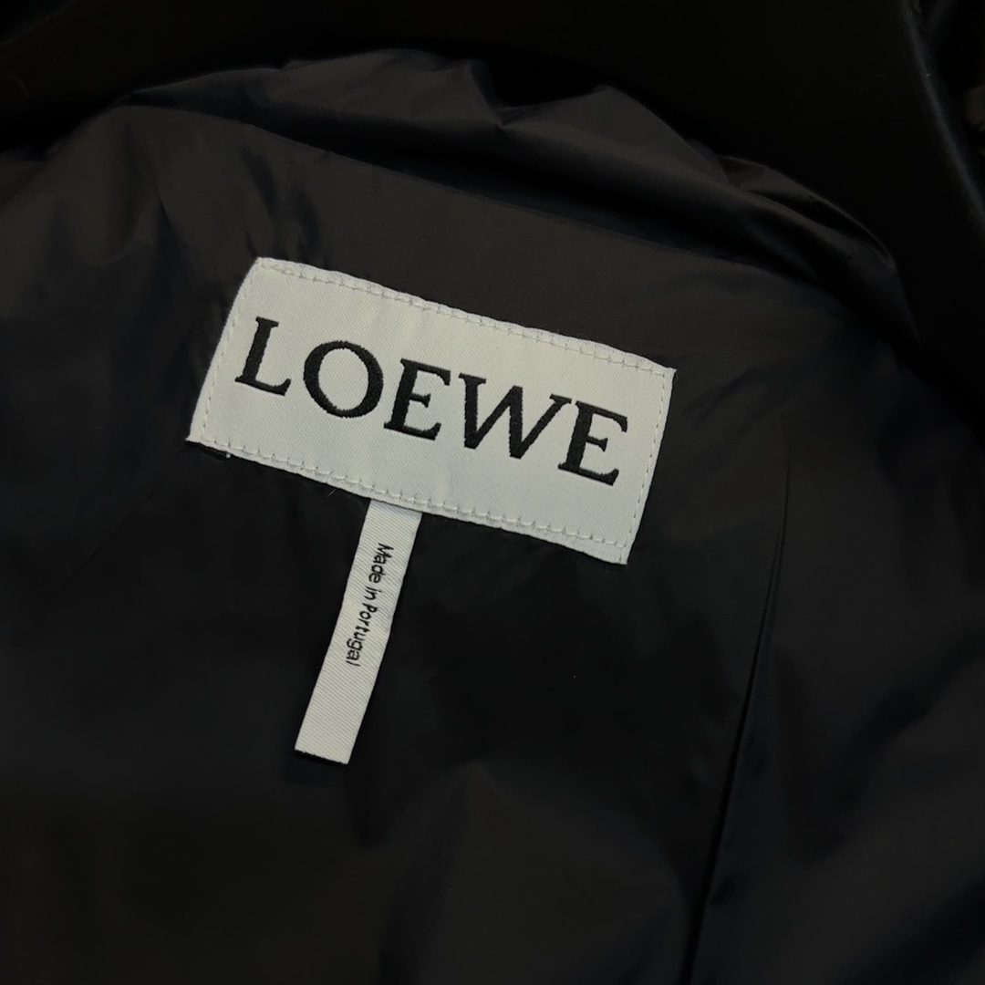 Loewe罗意威黑色连帽刺绣Logo微标羽绒服外套.更多细节实拍.贸易订单出品.超完美品相.