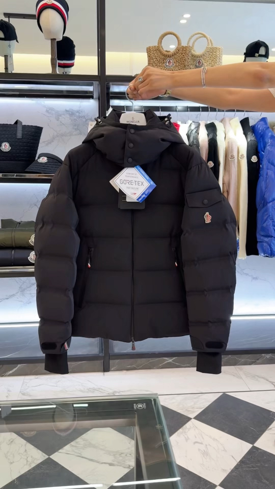 Moncler Montgetech高端男士短款羽绒夹克外套.更多实拍视频展示.
