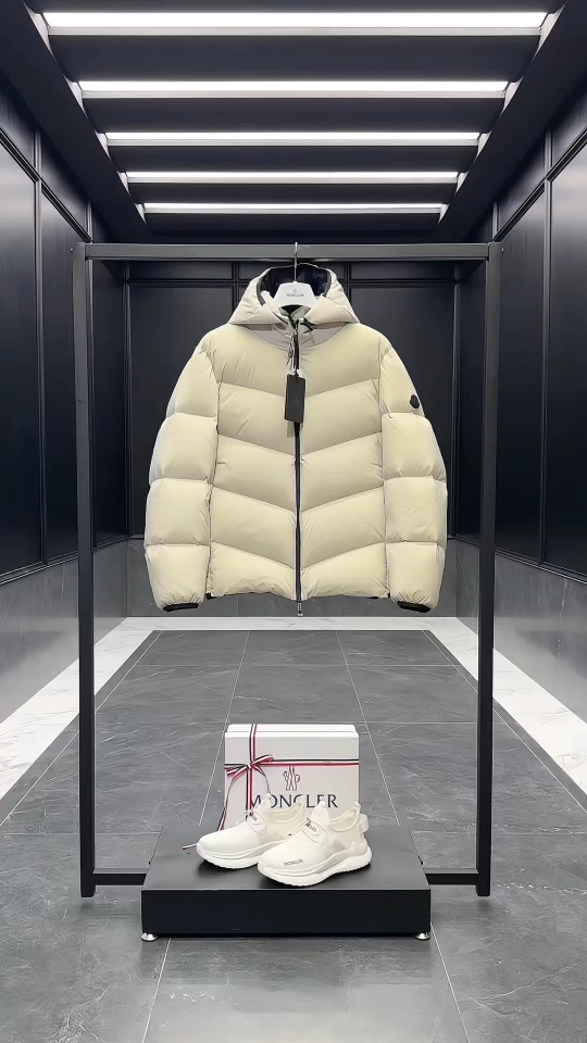 Moncler Forez 男士连帽短款羽绒夹克外套.（连帽可脱卸.可变立领夹克）实拍视频展示.