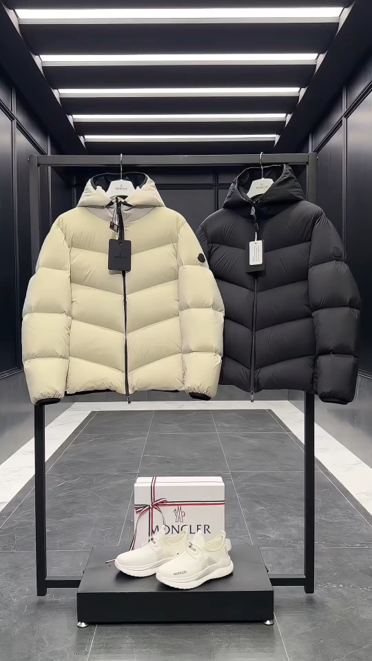 Moncler Forez 男士连帽短款羽绒夹克外套.（连帽可脱卸.可变立领夹克）两色实拍视频展示.