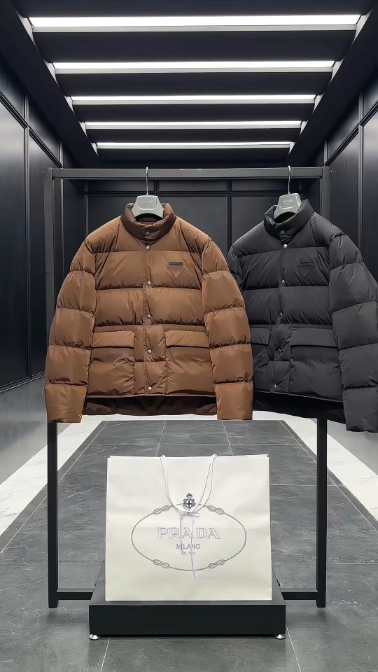 Prada Re-Nylon按扣式羽绒夹克.内里填充鹅绒.两色实拍视频展示.
