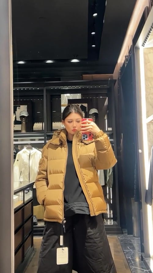 上身效果｜Moncler王牌经典,2025全新上市.Maya(全新科技尼龙)男士哑光短款羽绒夹克外套.限