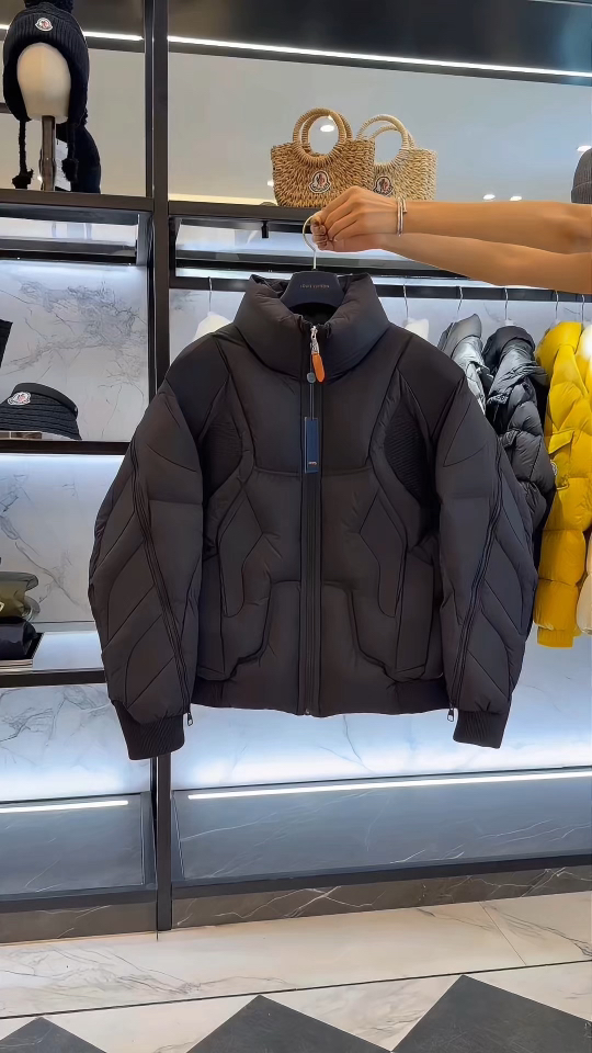 羽绒服 特级羽绒⬆️ Louis Vuitton Lv2025全新重工机甲风立领羽绒外套.鹅绒填充.极致
