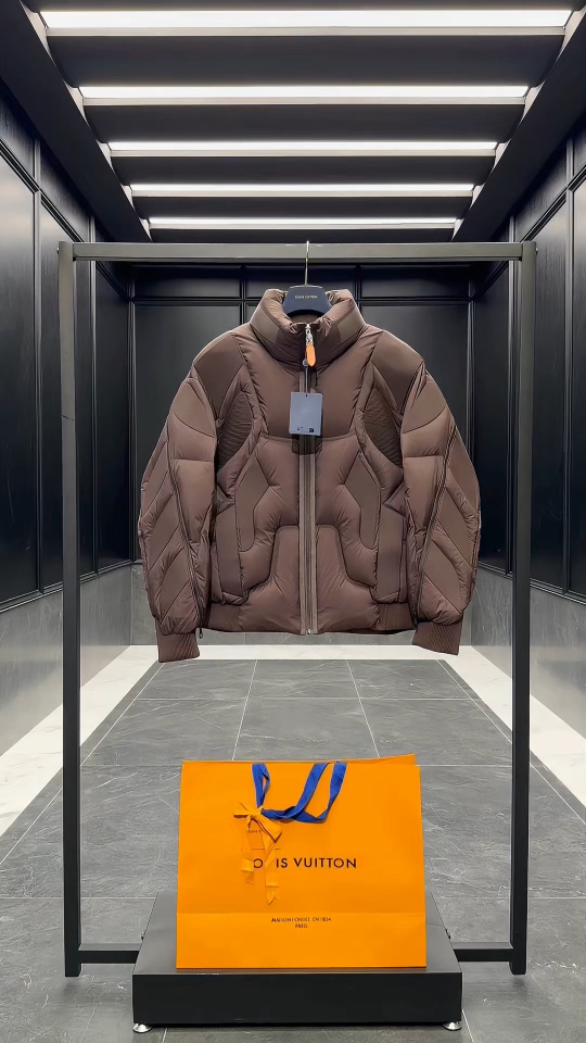 羽绒服 特级羽绒⬆️ Louis Vuitton Lv2025全新重工机甲风立领羽绒外套.鹅绒填充.极致